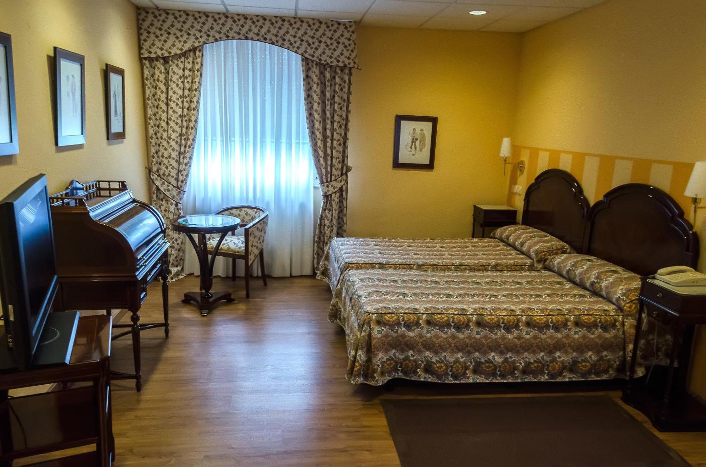 Double or Twin Room - Photo 1