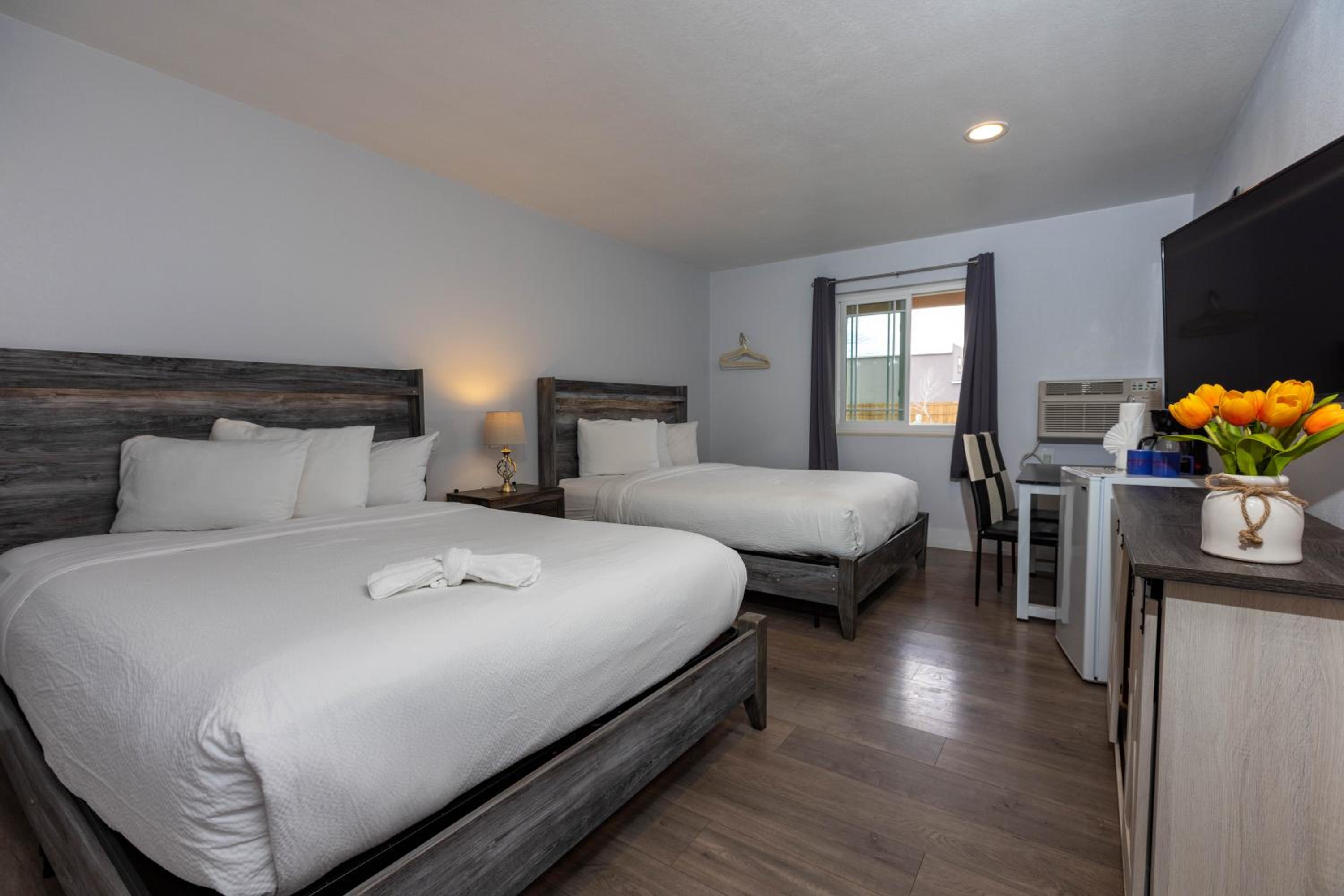 Superior Queen Room with Two Queen Beds photo 3