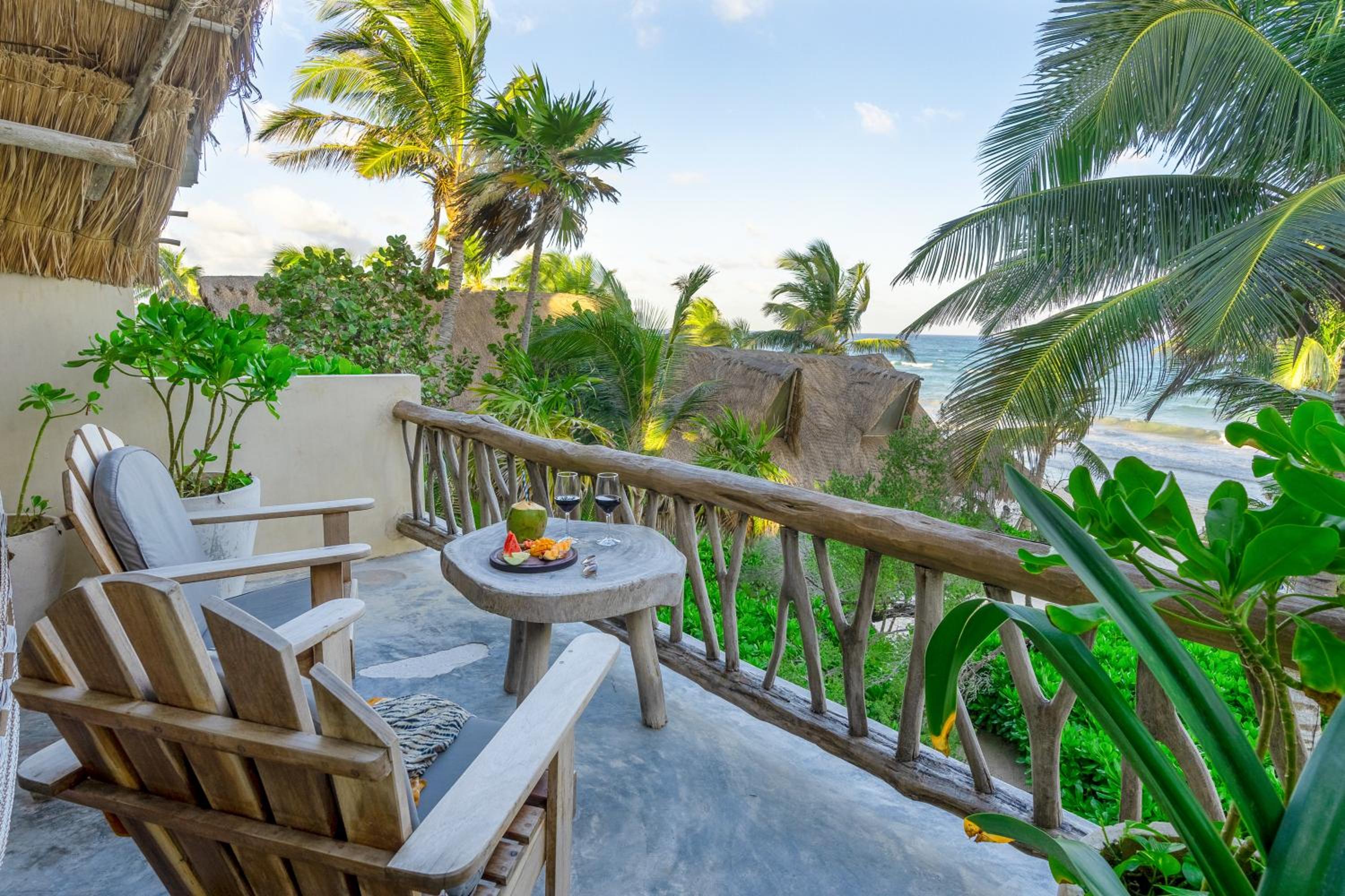 Junior Suite Beach front top level - Photo 4