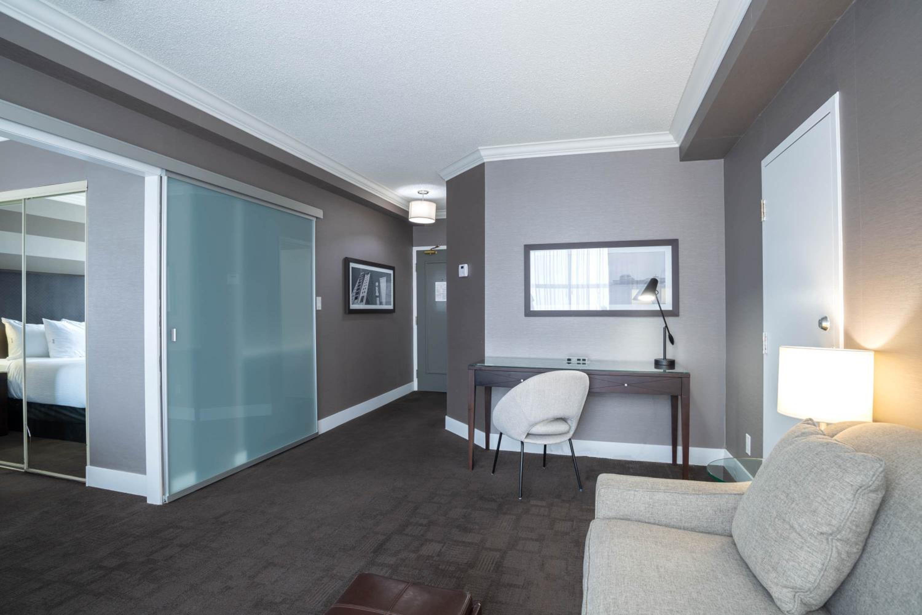 Standard Suite, 1 Queen Bed, Sofa Bed thumbnail 6