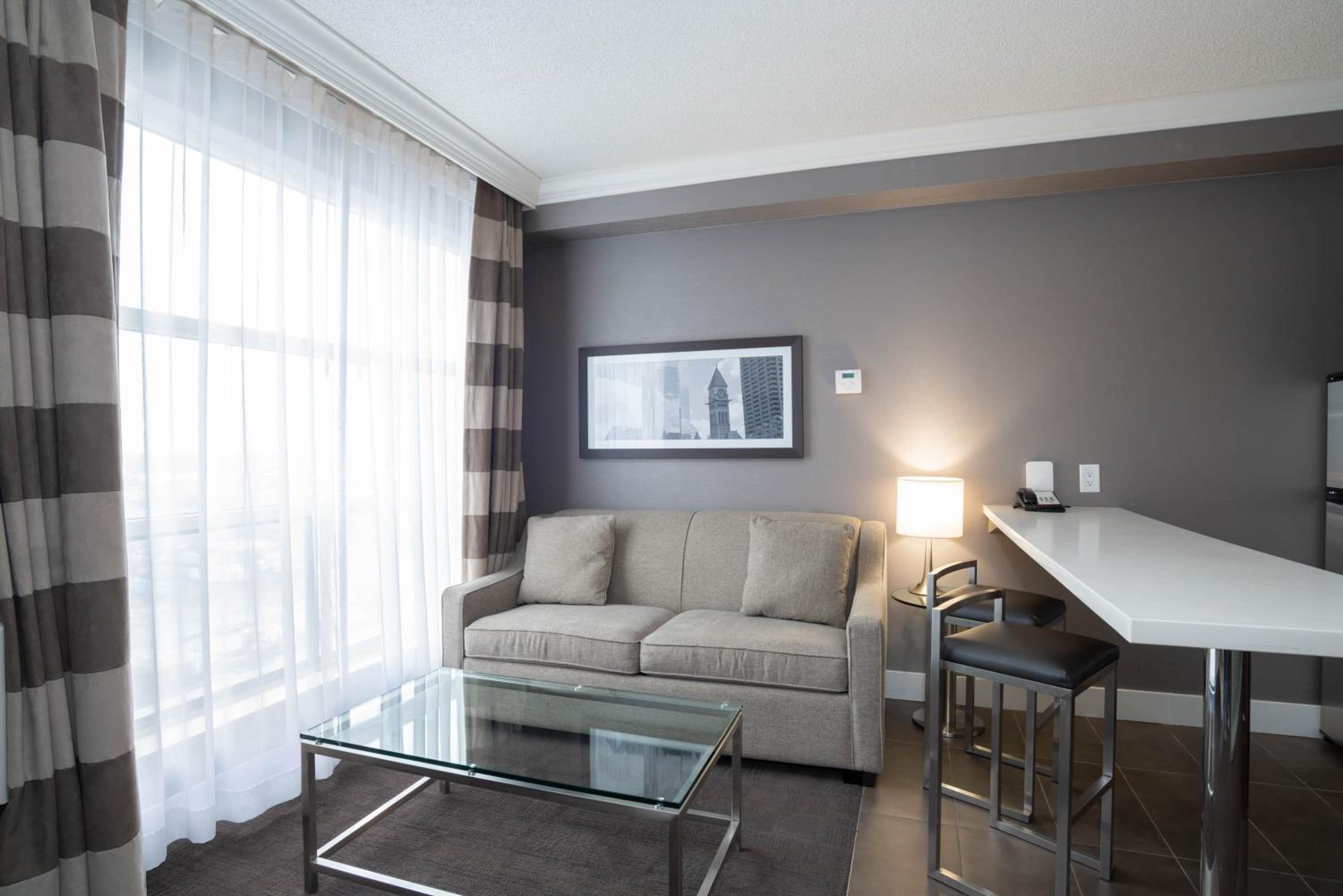 Standard Suite 1 Queen Bed, Sofa Bed, Kitchen