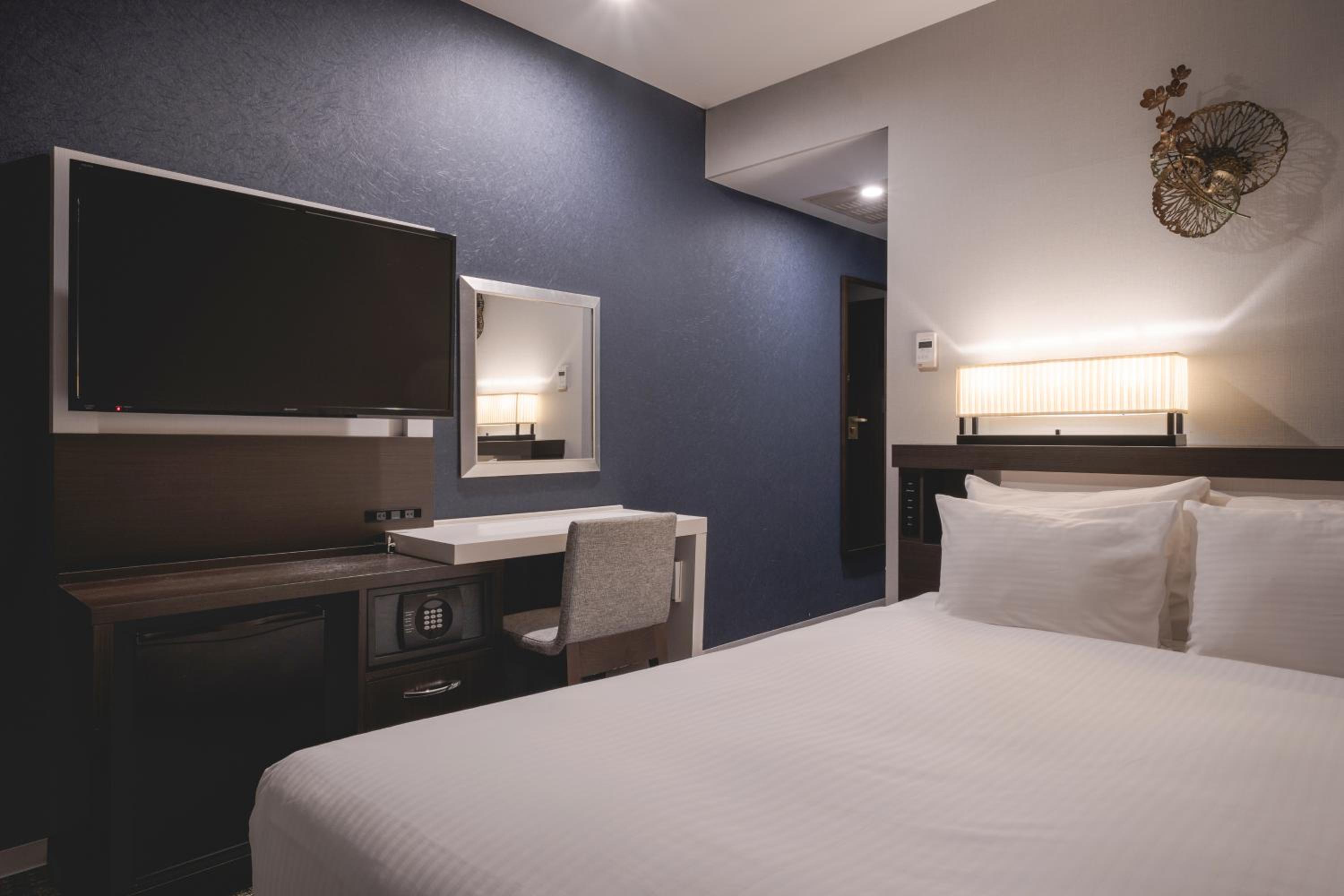 Double Room - Non-Smoking  - Photo 7