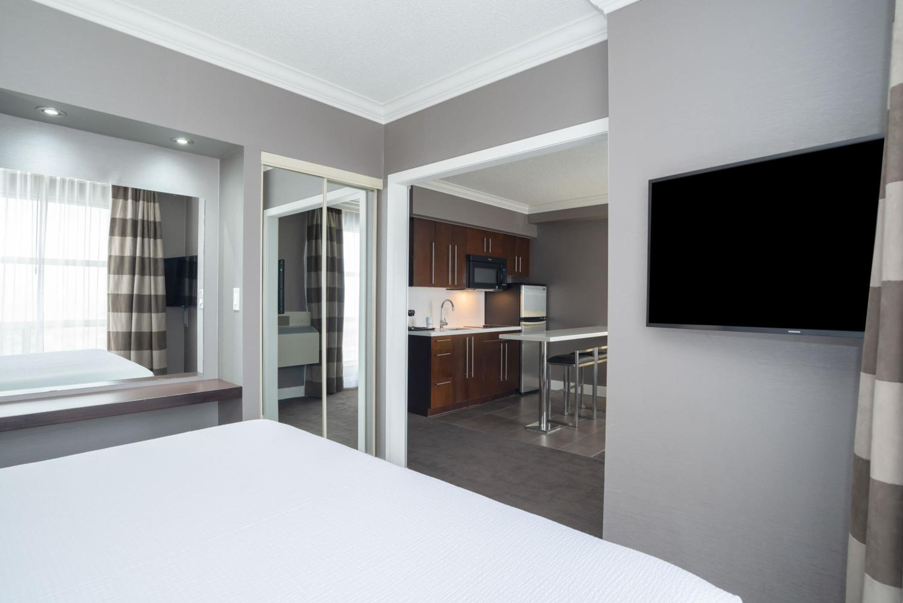 Standard Suite, 1 King Bed, Sofa Bed, Kitchen