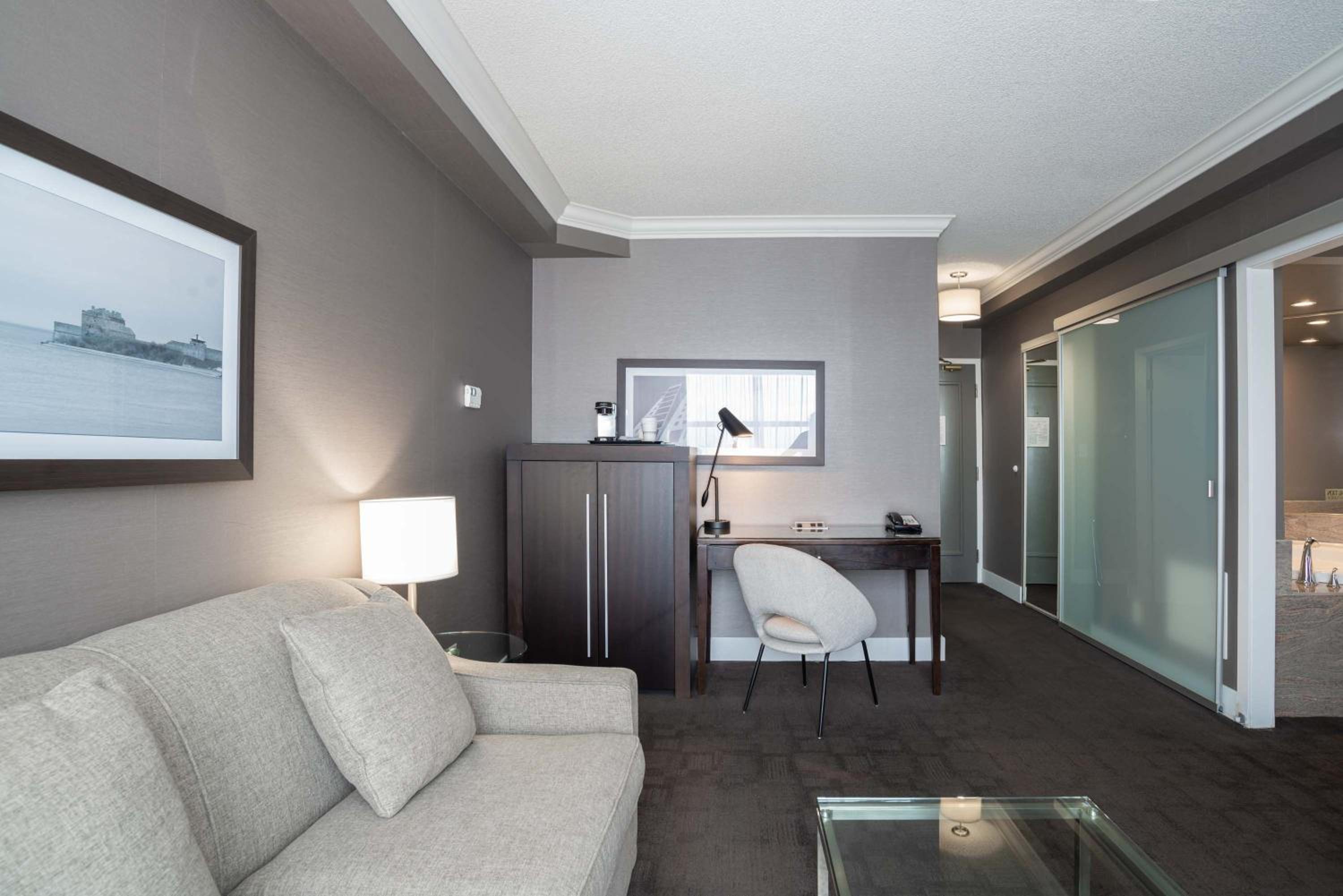 Jacuzzi Suite, 1 King Bed, Sofa Bed thumbnail 5