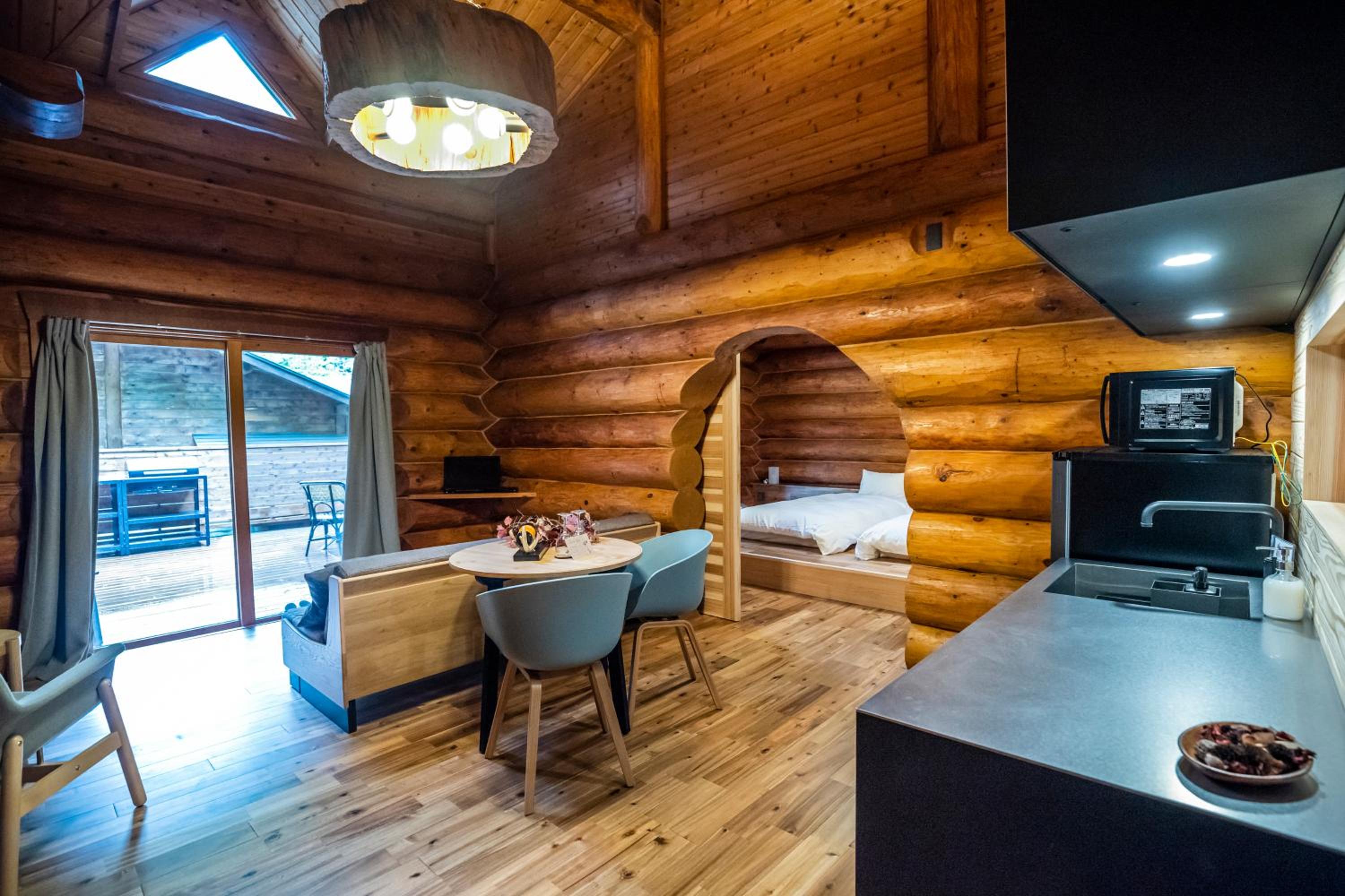 Suite with Mountain View - Photo 11