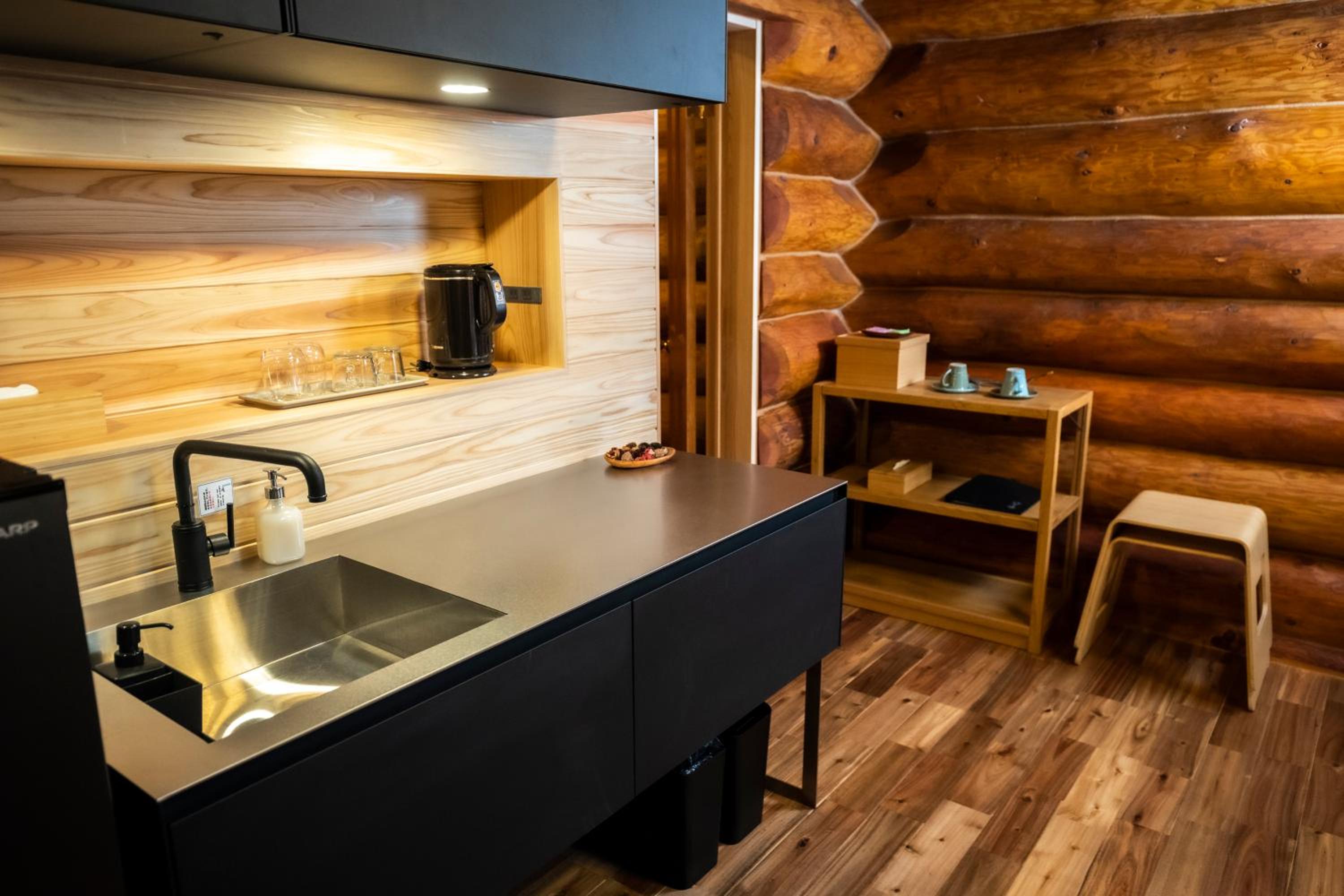Suite with Mountain View - Photo 9
