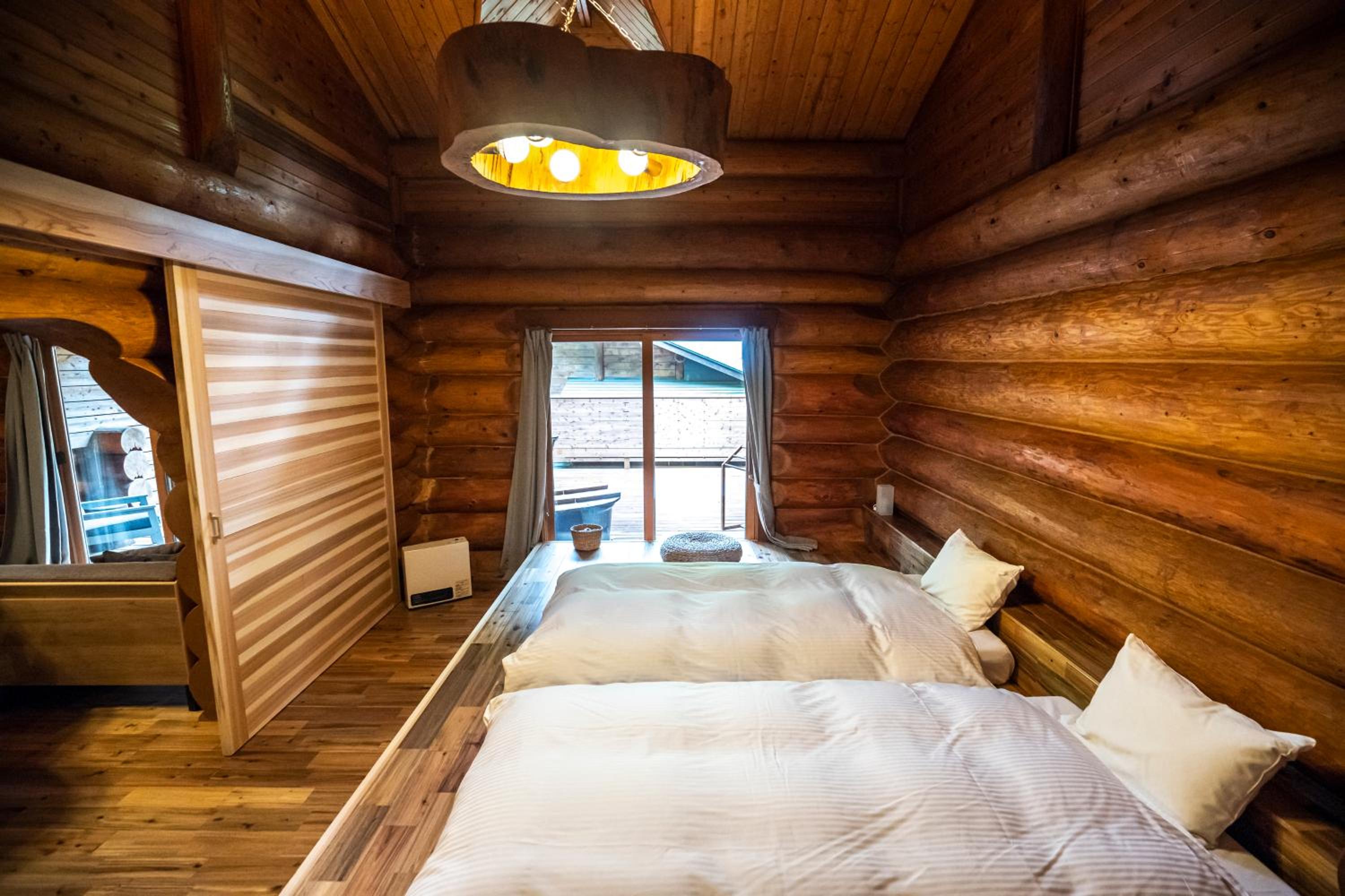 Suite with Mountain View - Photo 10