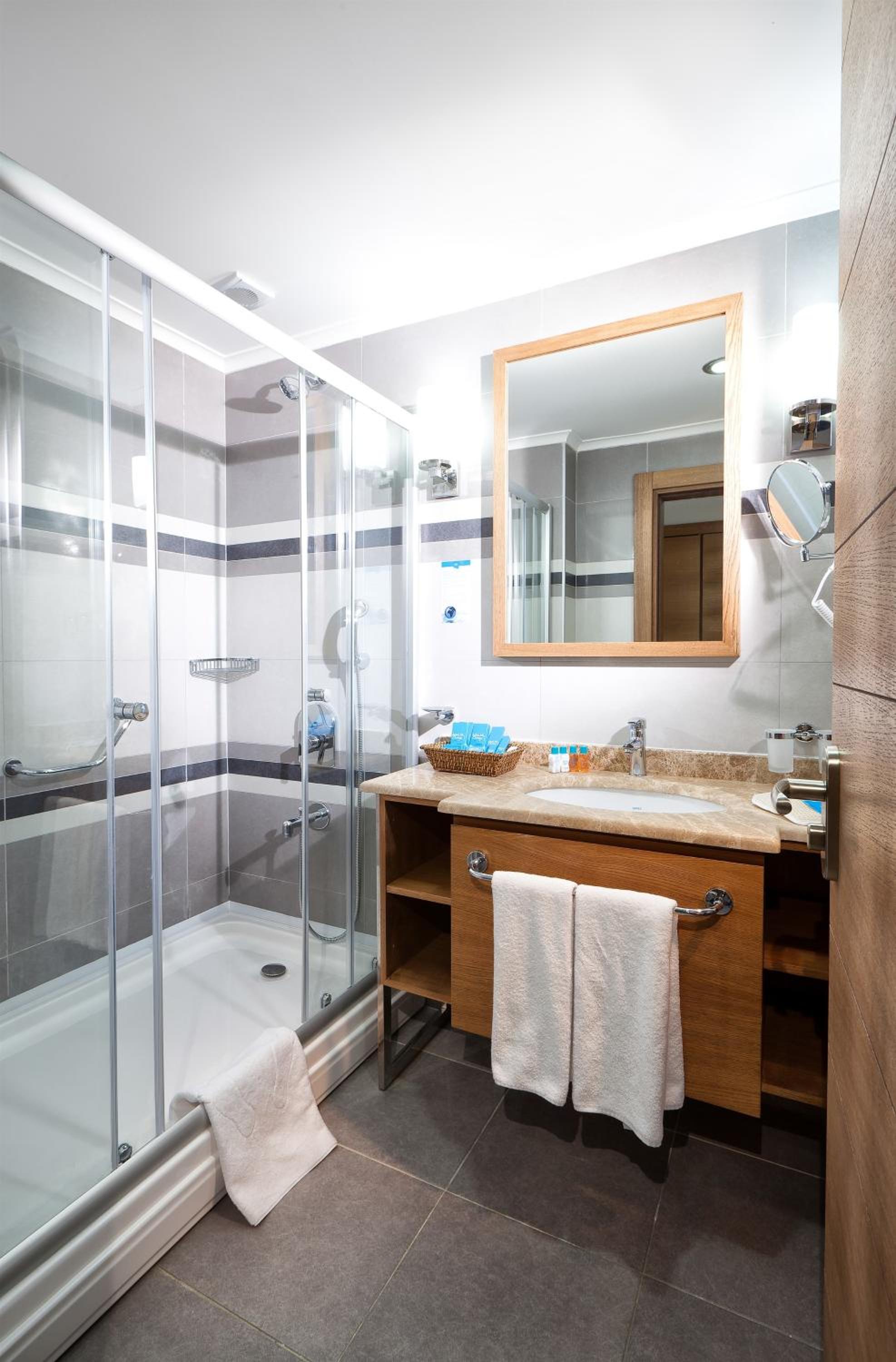 Double or Twin Room with Land View photo 2