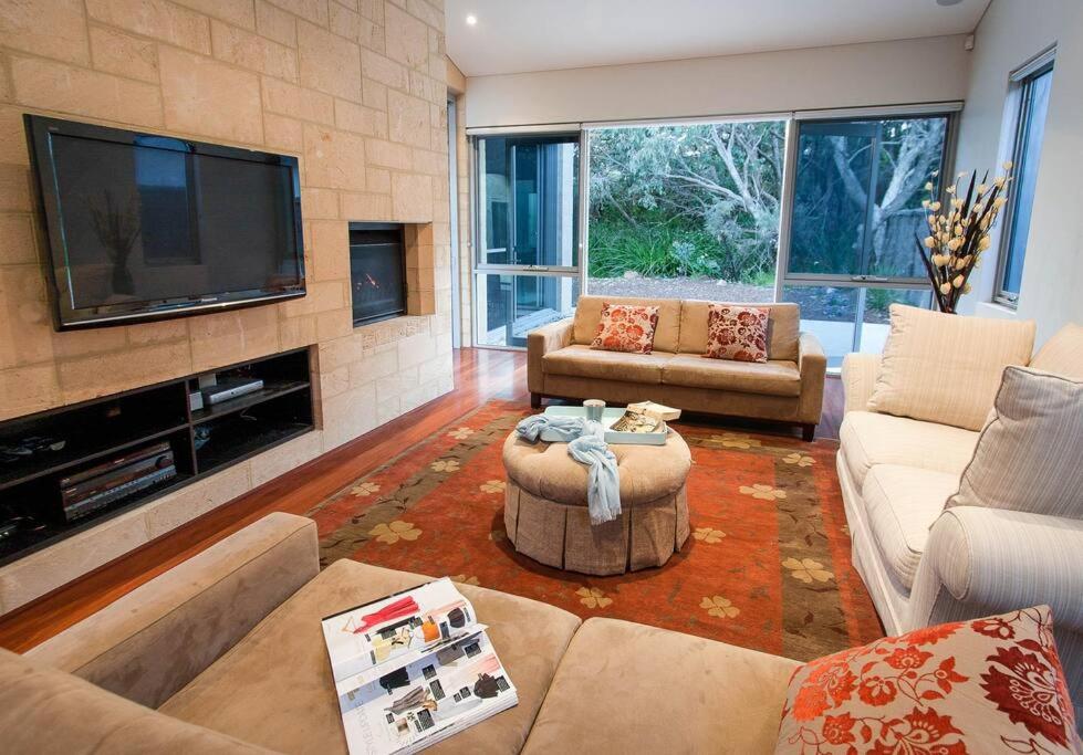 Four-Bedroom House photo 1