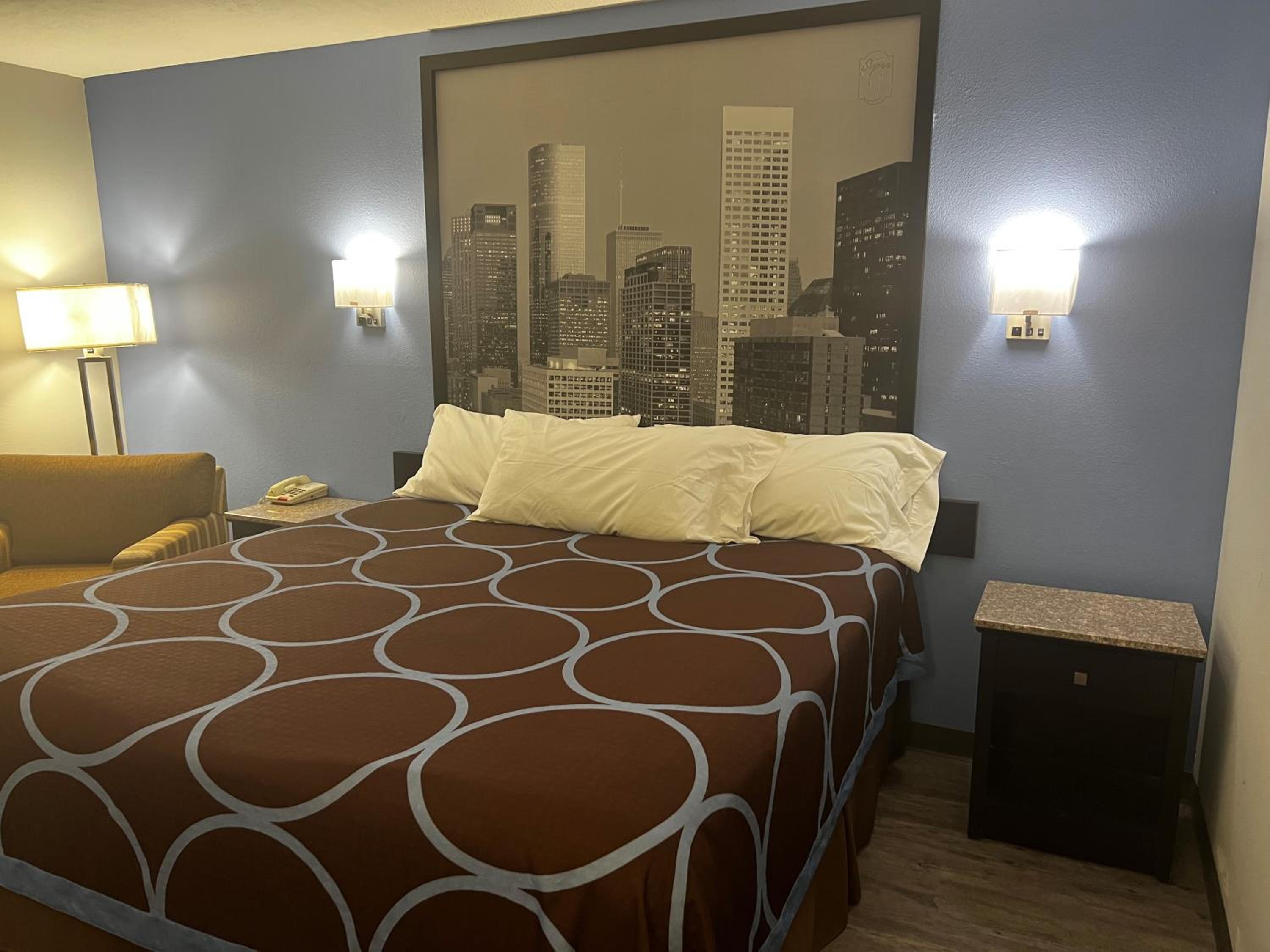 King Room - Non-Smoking - Photo 1
