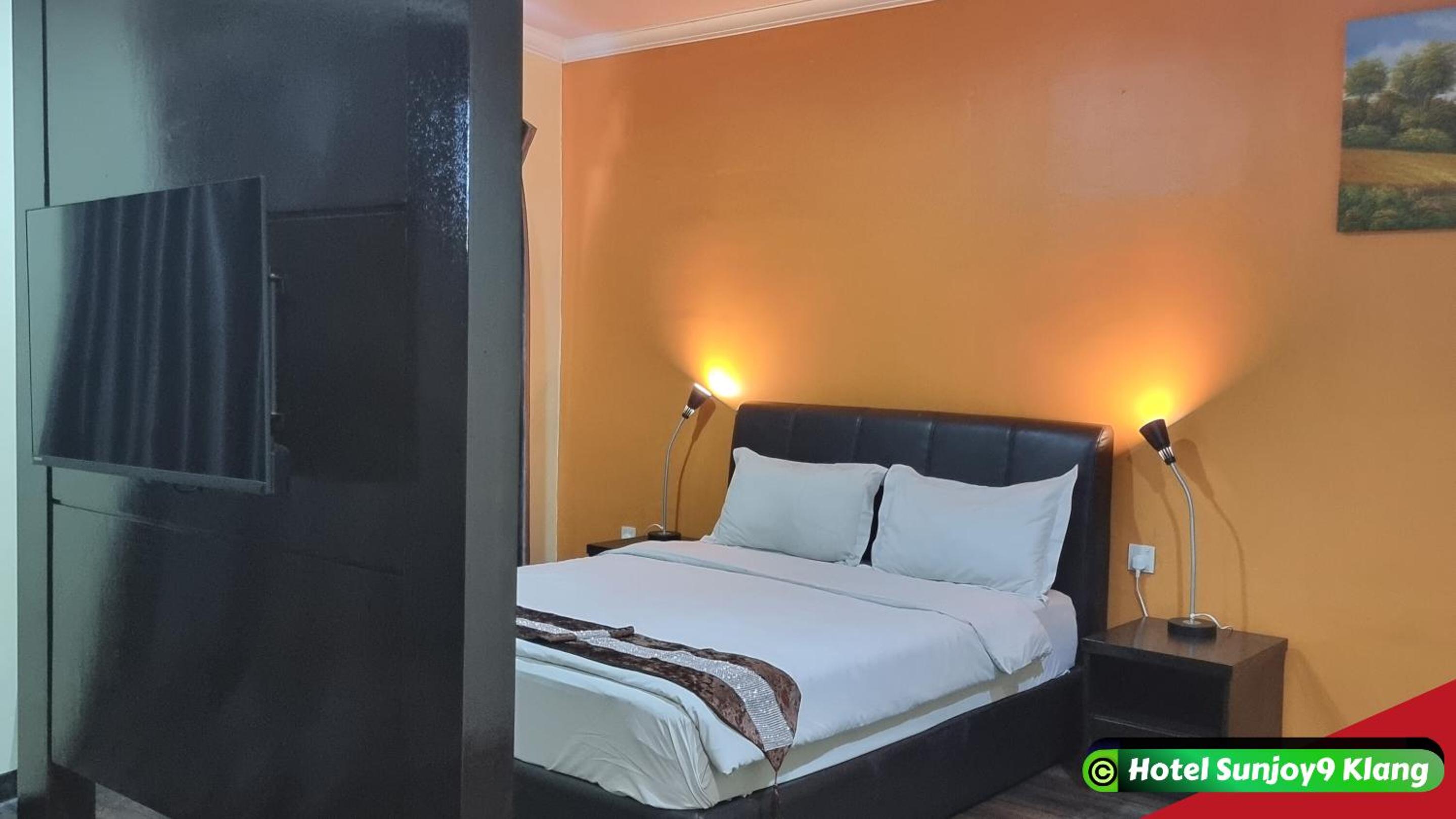 Premium Family-4 Suite with Jacuzzi Spa Bath - Photo 7