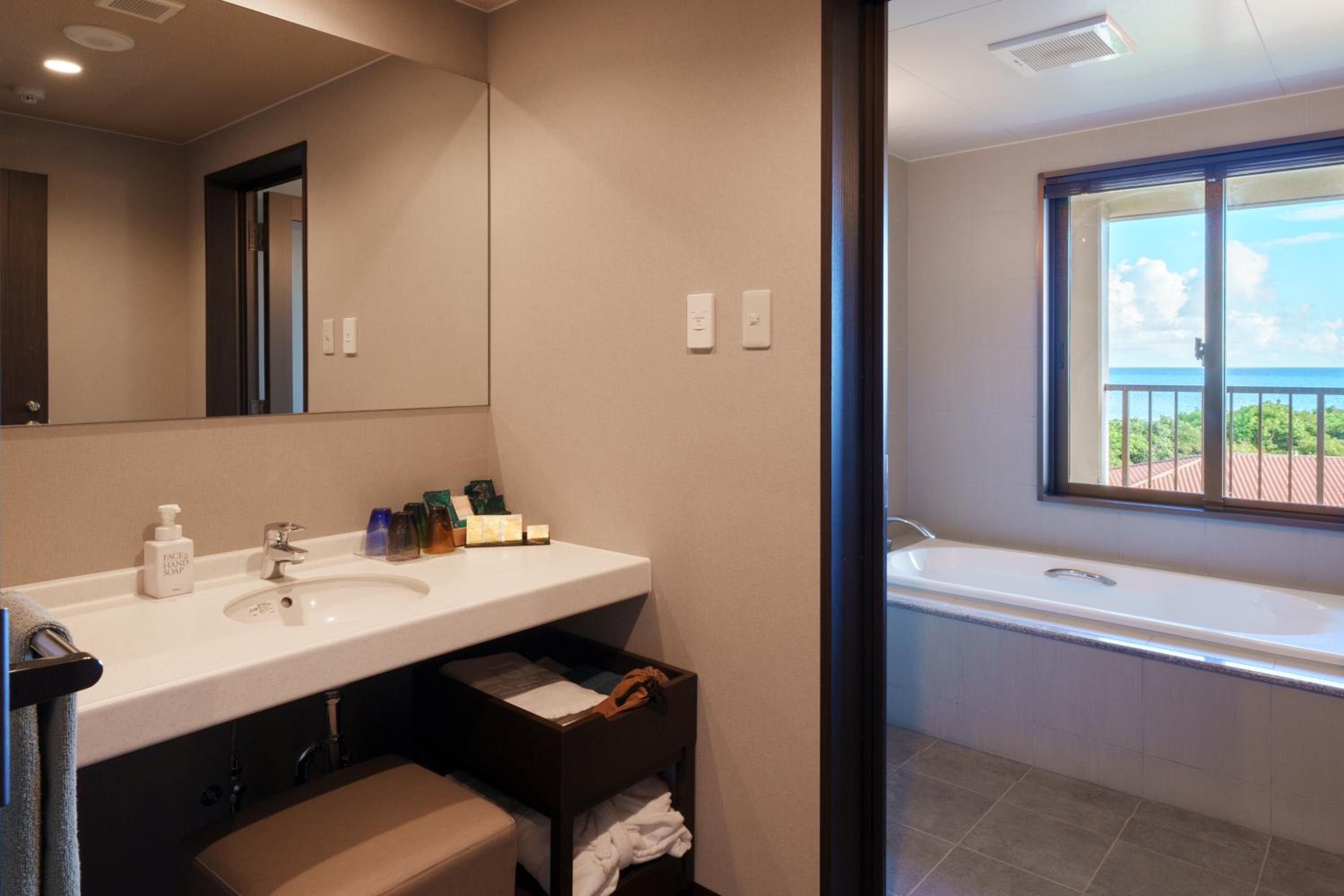 Superior Room with Terrace and Ocean View - Villa Garden - Photo 4