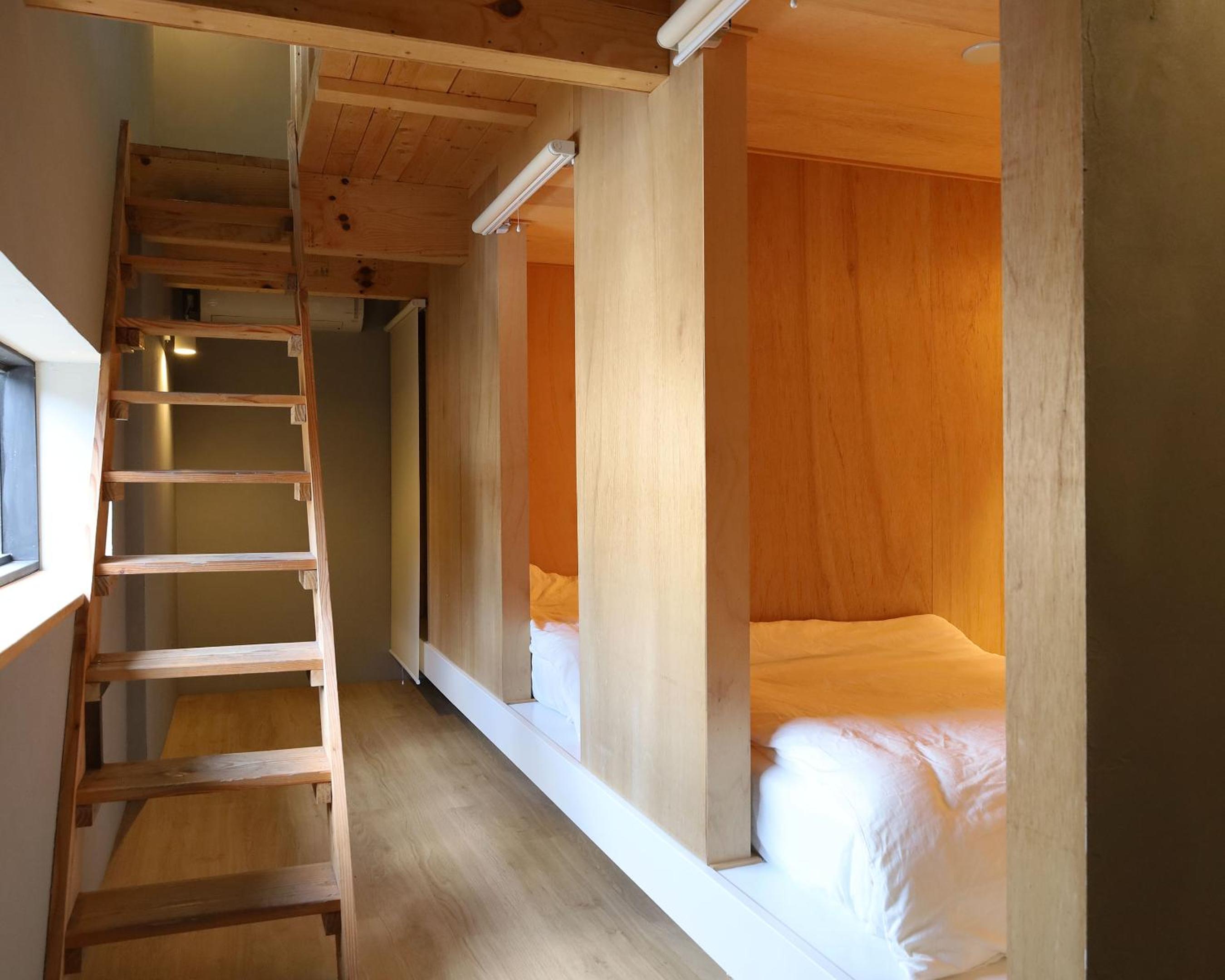 Single Bed in Dormitory Room photo 1