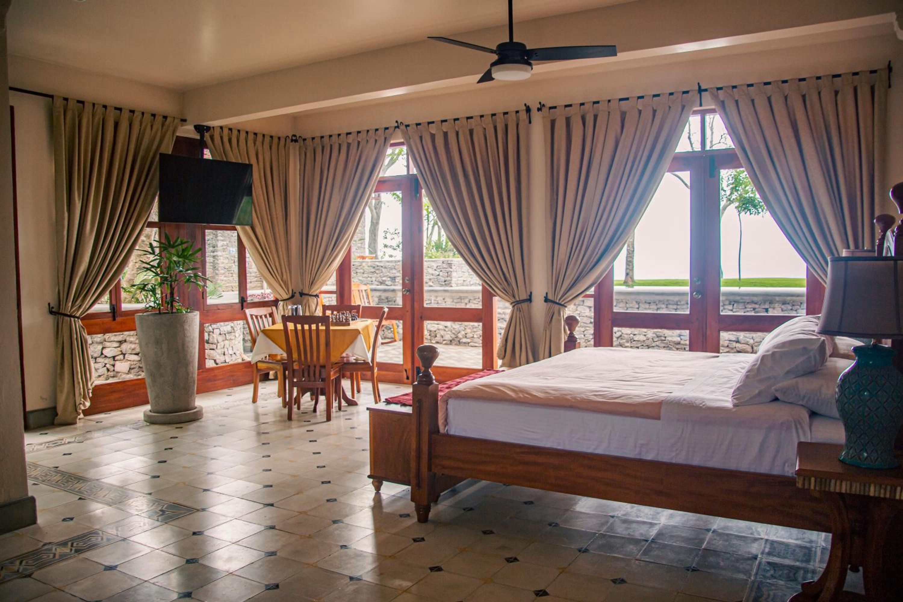 King Suite - Photo 1