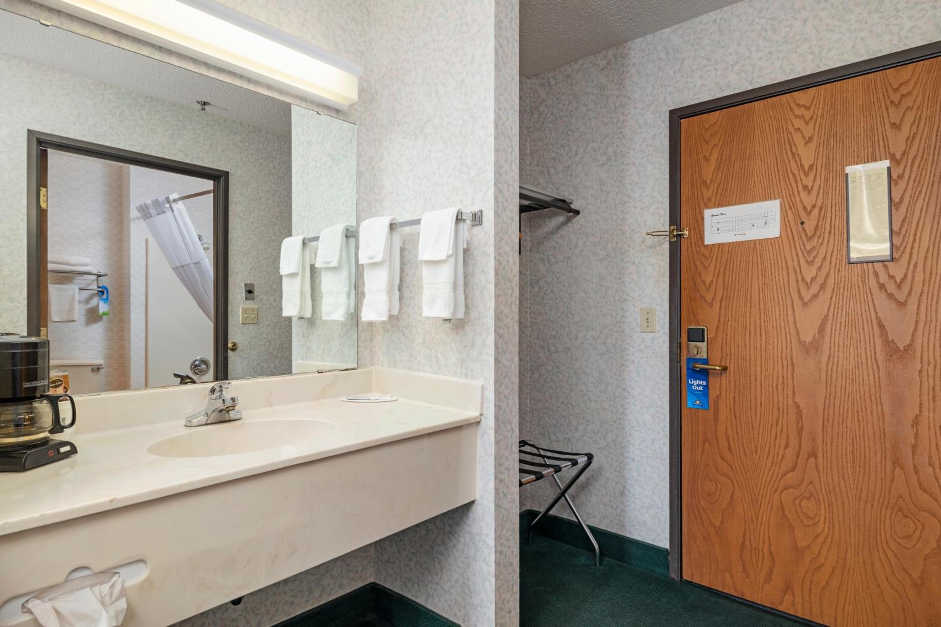King Room - Mobility Access/Non-Smoking - Photo 8