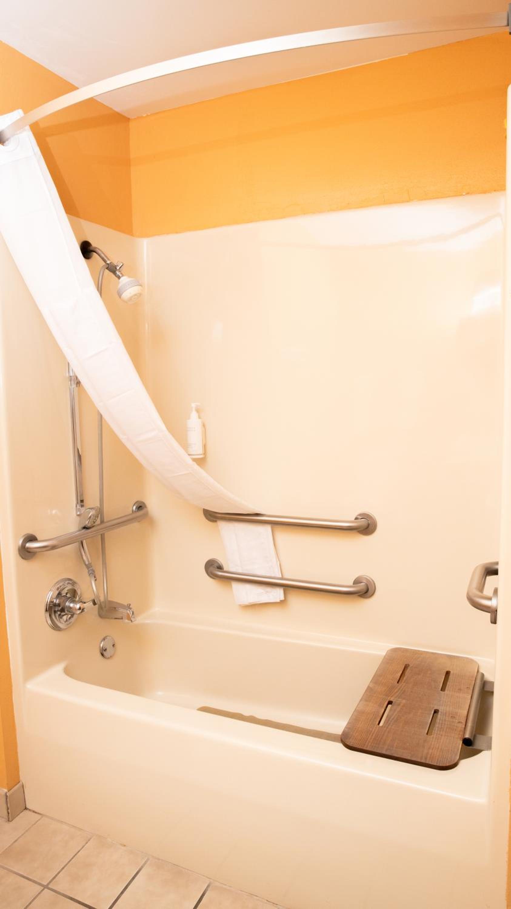 King Room - Mobility Access/Non-Smoking - Photo 2