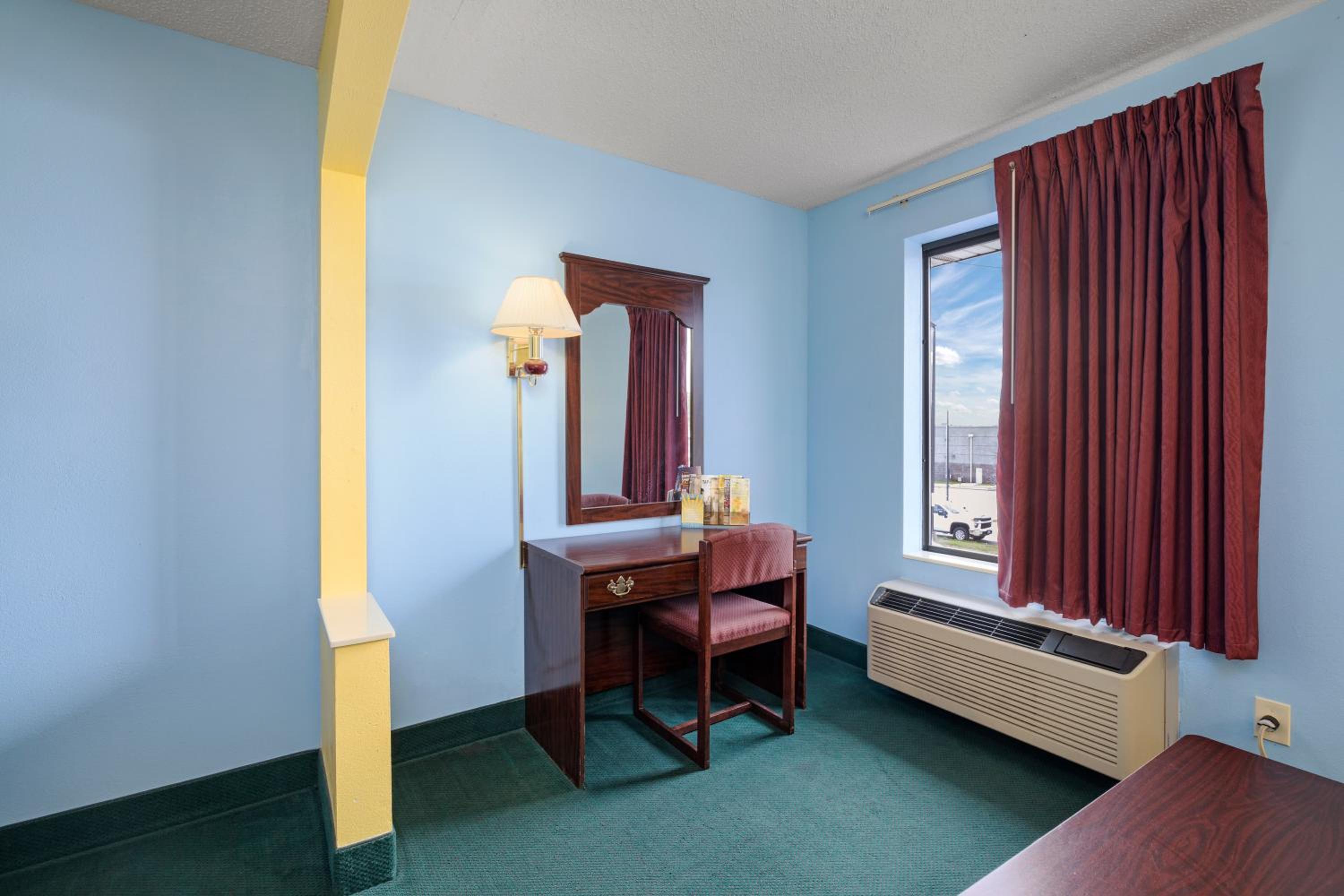 Deluxe King Room - Non-Smoking - Photo 1