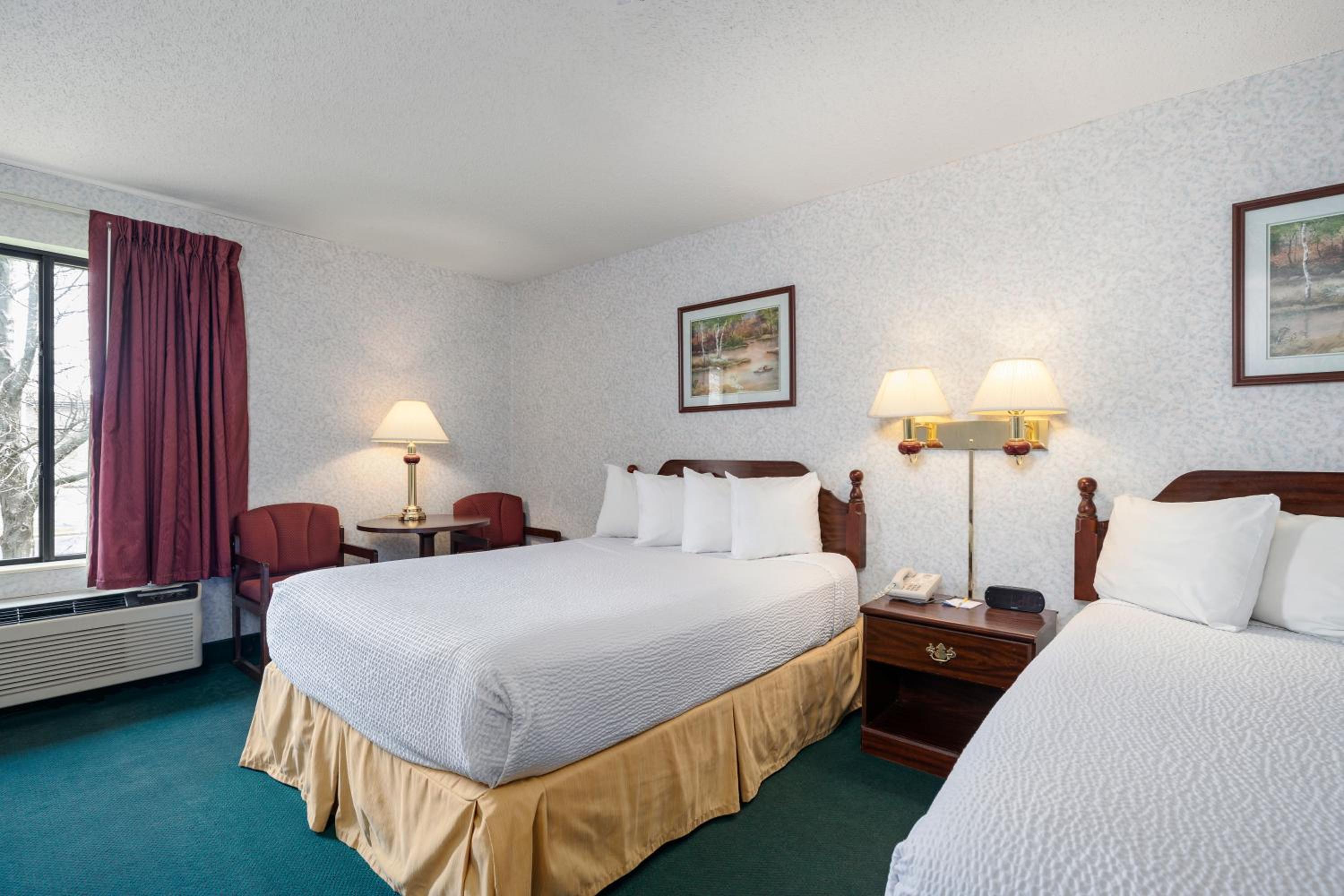 Queen Room with Two Queen Beds - Non-Smoking - Photo 1