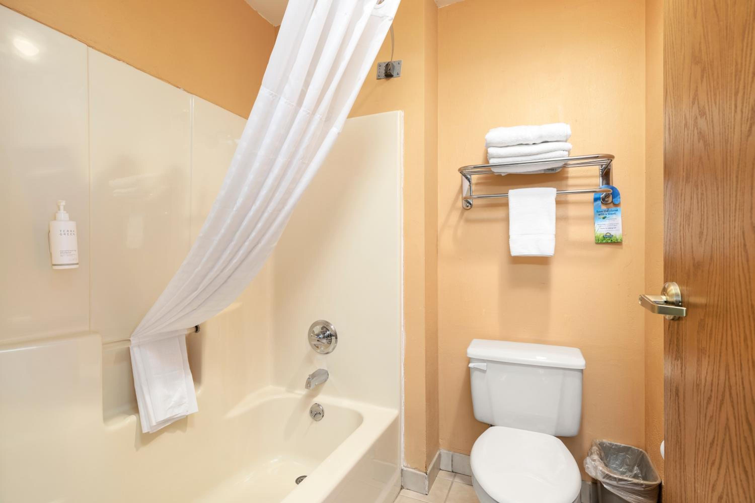 Double Room with Two Double Beds - Non-Smoking - Photo 3