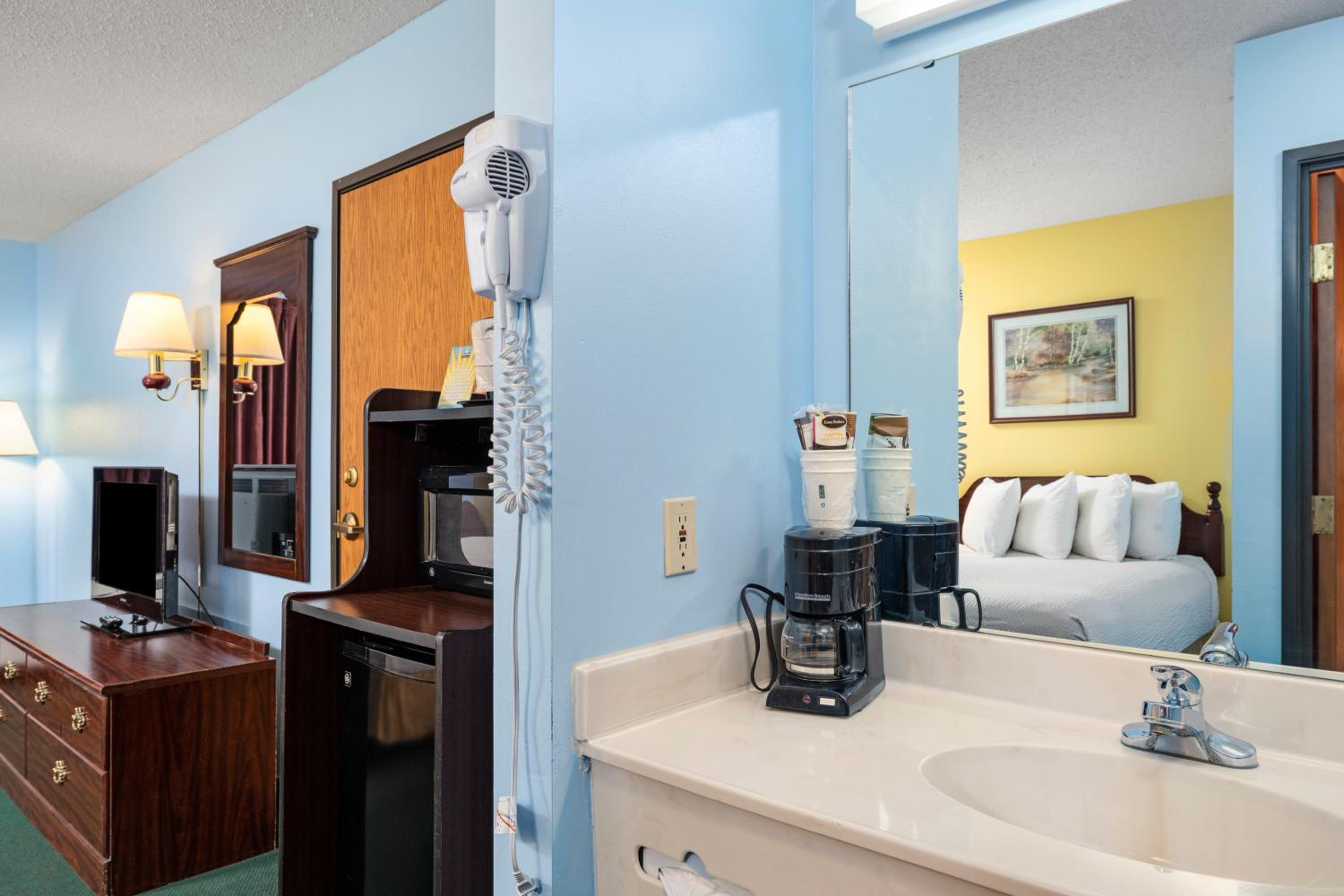 Double Room with Two Double Beds - Non-Smoking - Photo 4