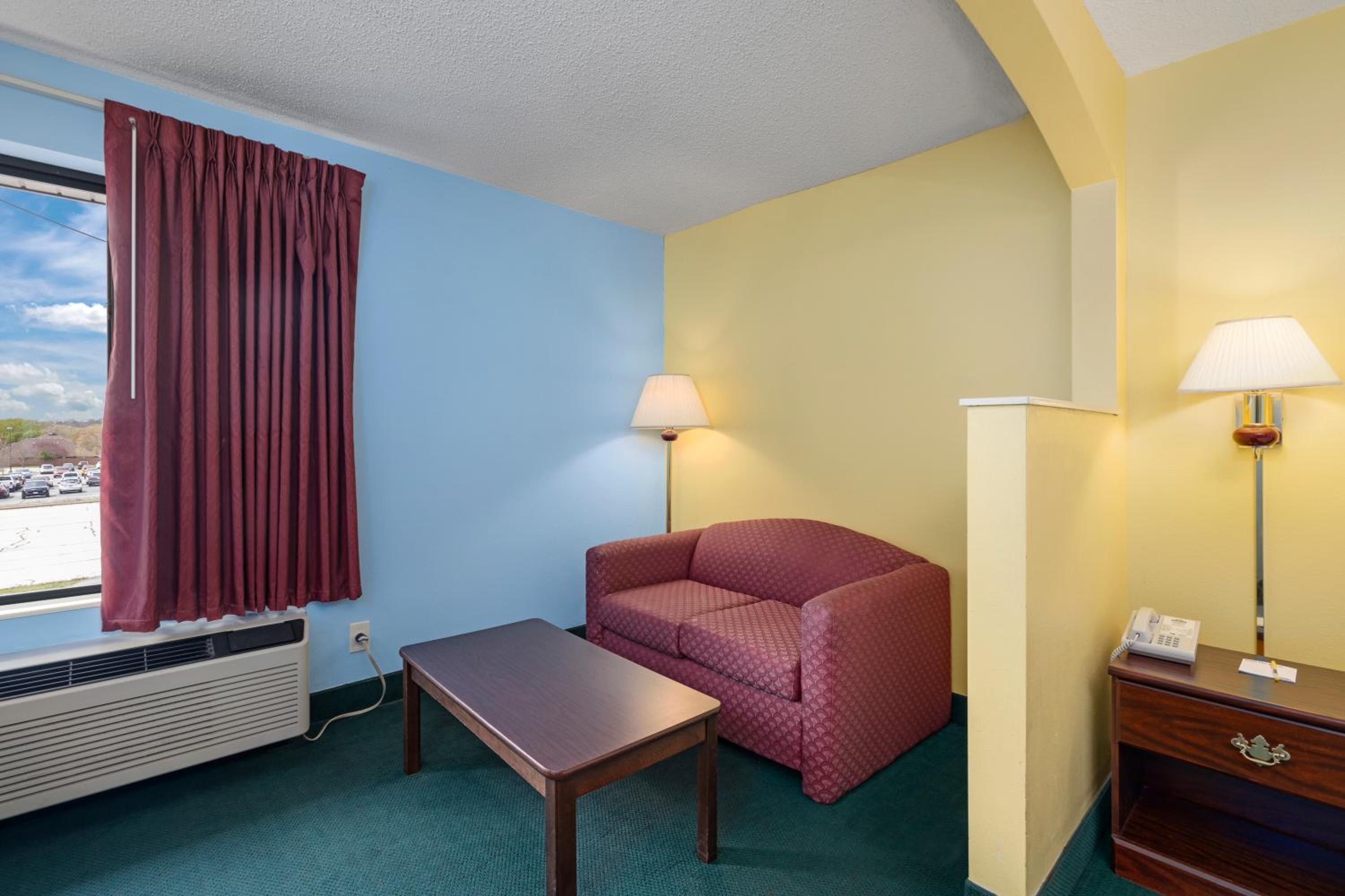 Deluxe King Room - Non-Smoking - Photo 3