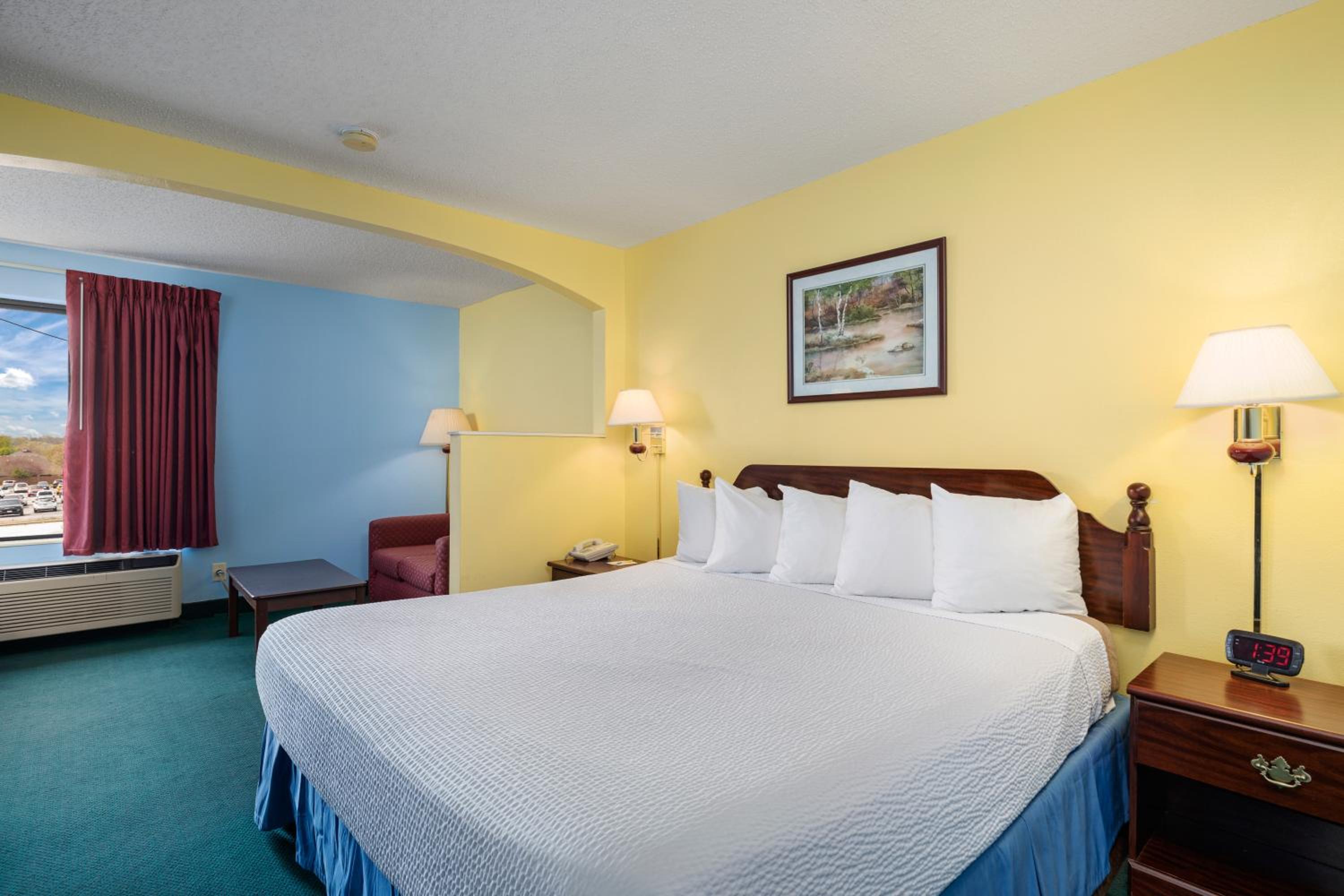Deluxe King Room - Non-Smoking - Photo 4