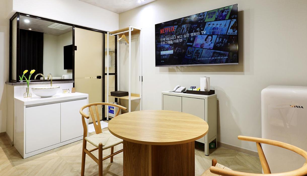 Deluxe King Room photo 3