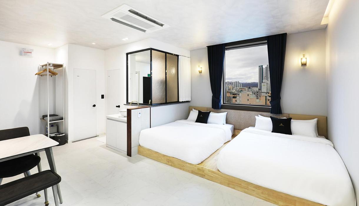 Double Room with Two Double Beds photo 2