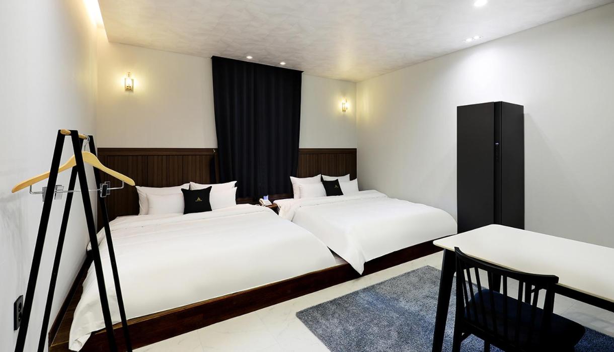 King Room with Two King Beds