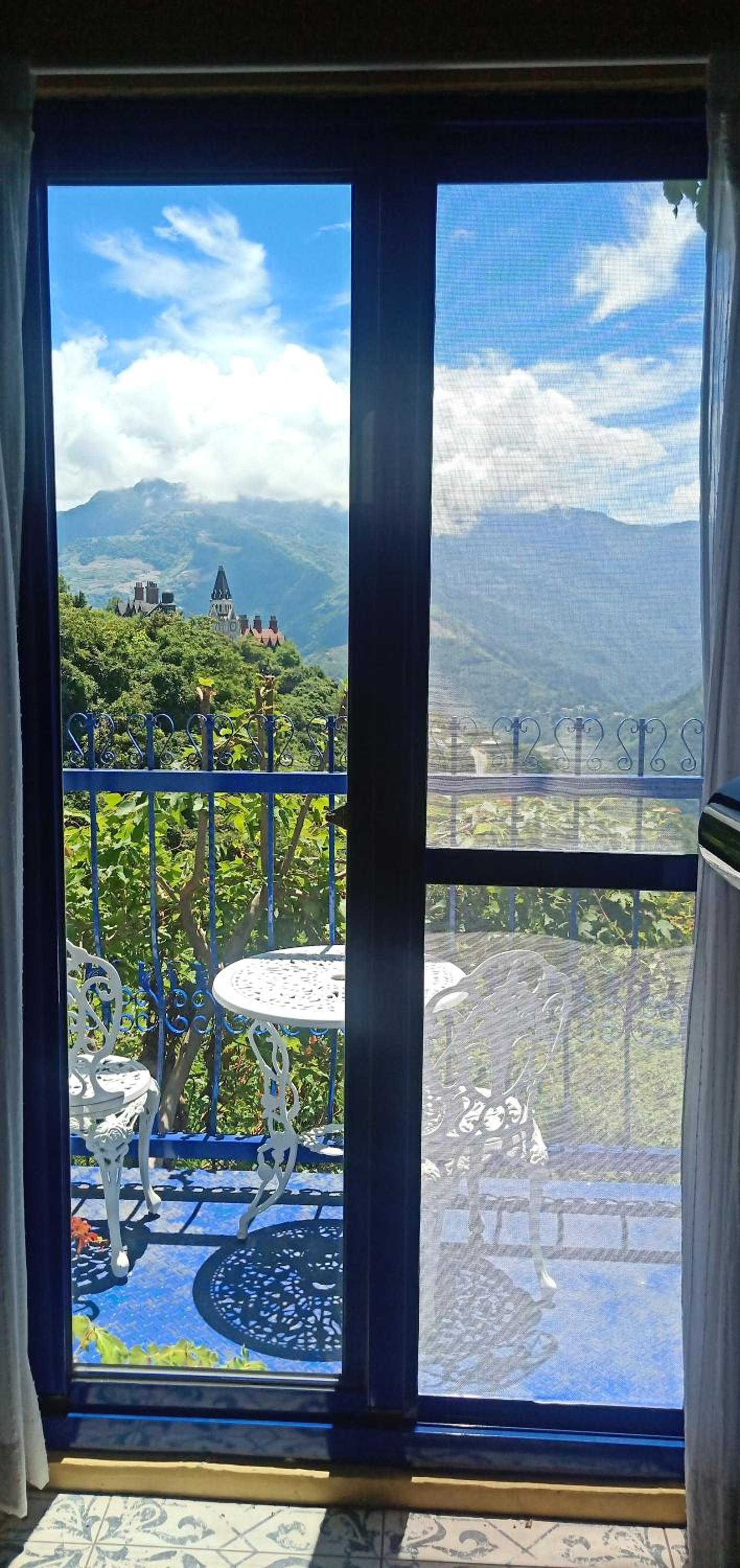 King Room with Mountain View photo 3