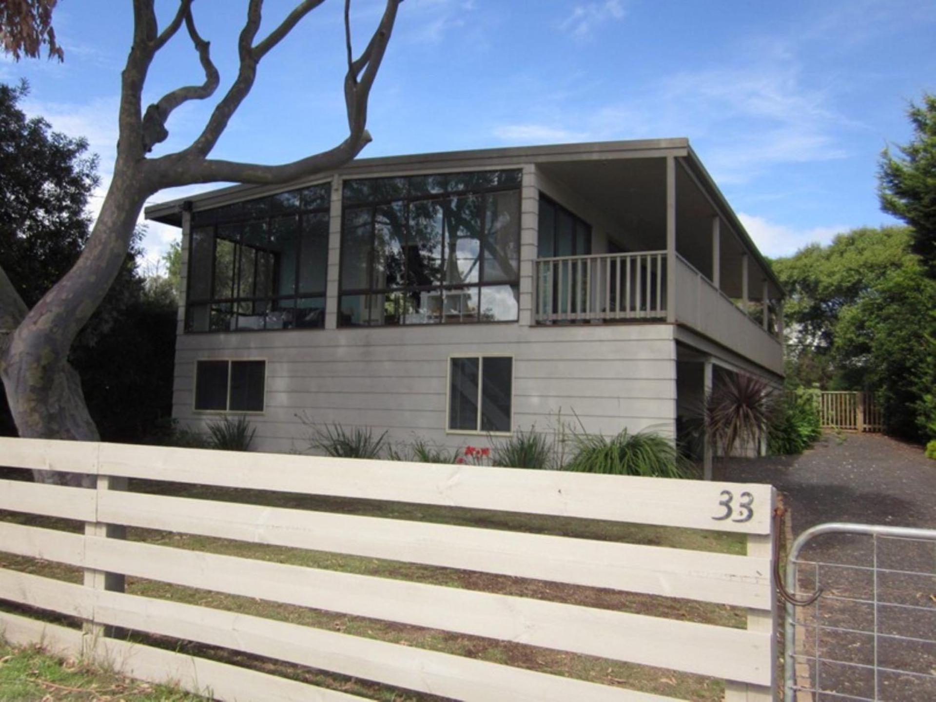 Three-Bedroom House photo 3