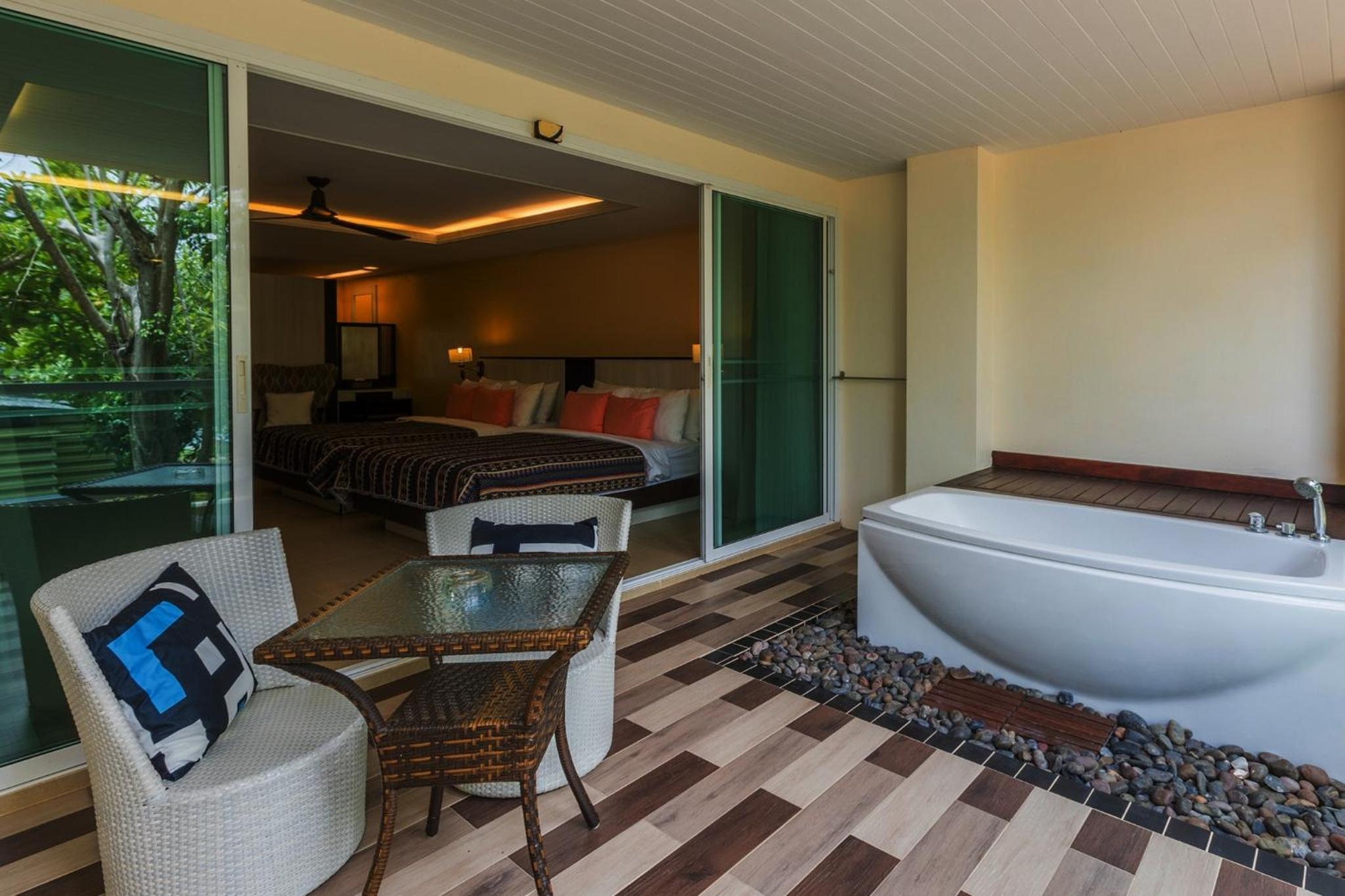 Deluxe Family Room - Photo 8