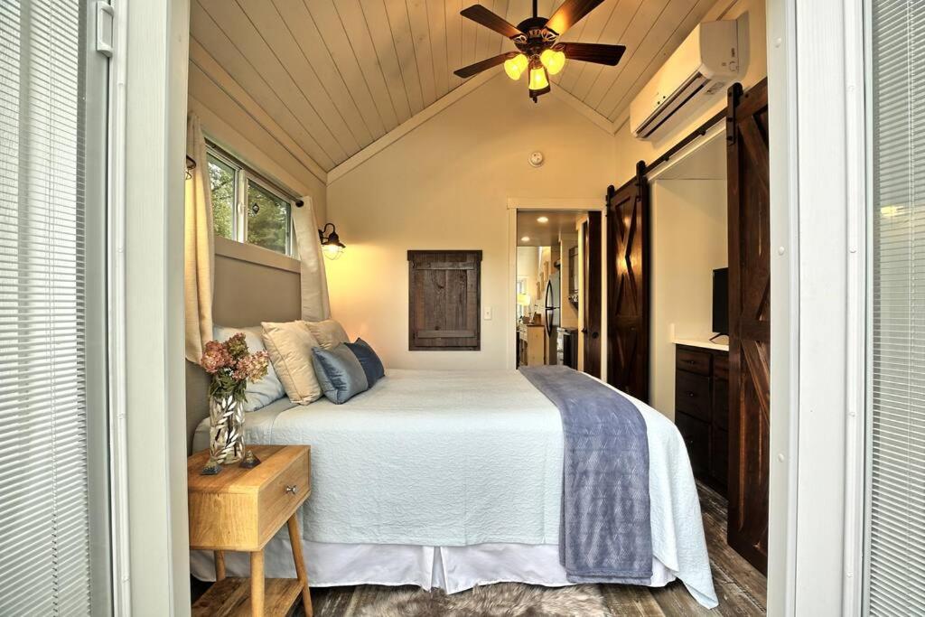 One-Bedroom House photo 1