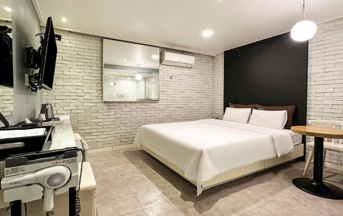 Deluxe Room (2 Adults + 1 Child) photo 1
