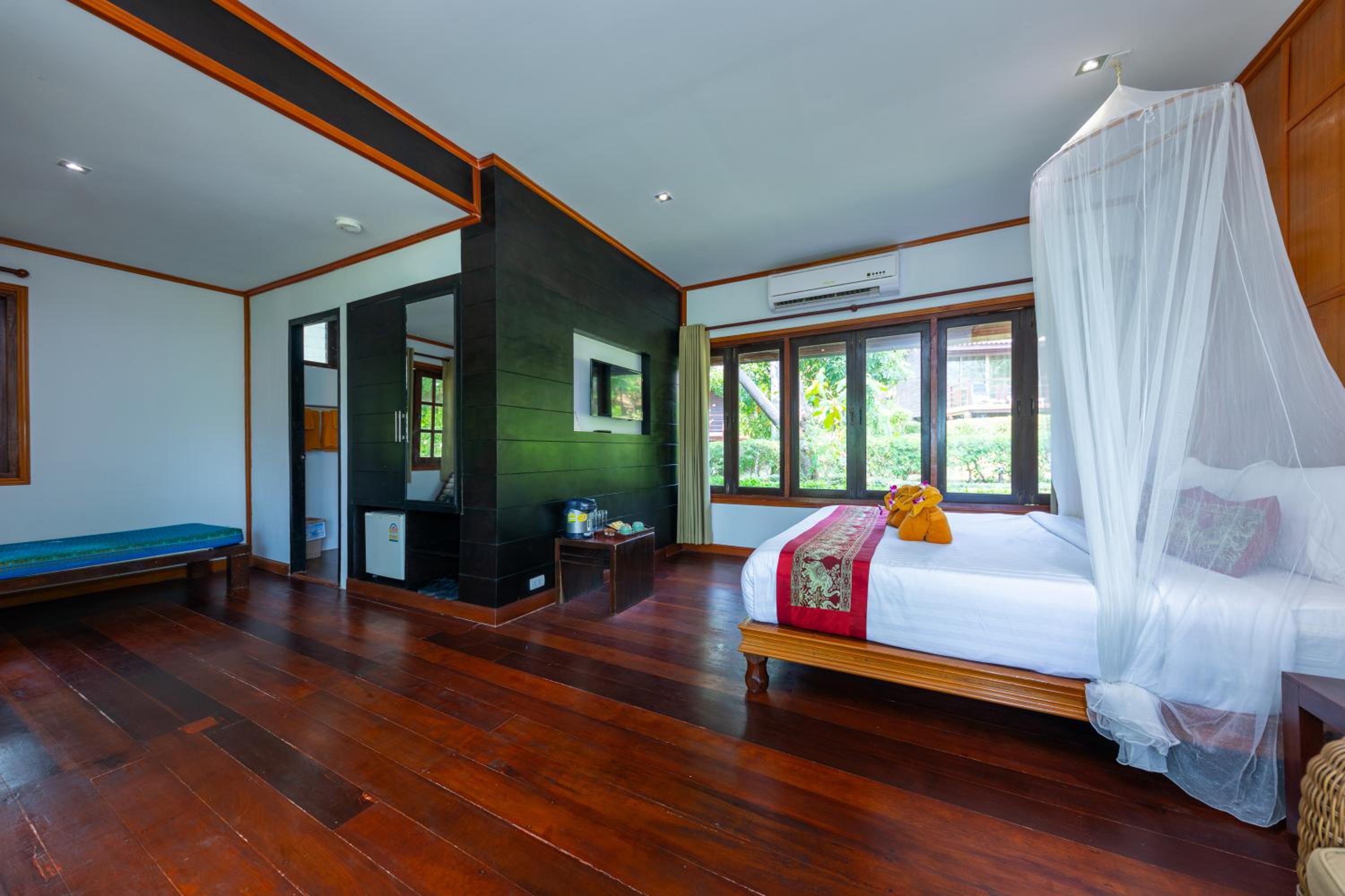 Superior Cottage - Photo 3