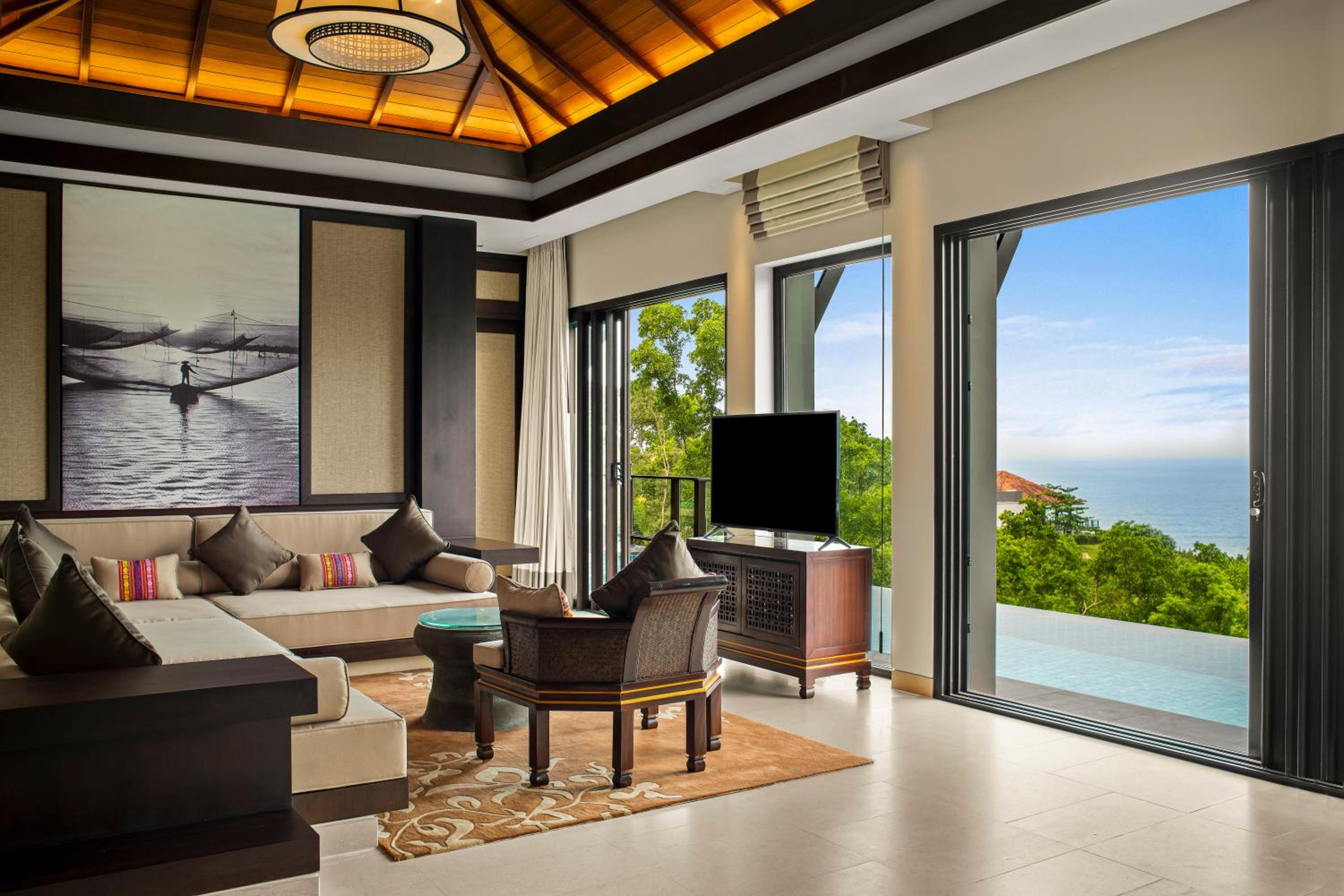 Three-bedroom Seaview Hillside Villa with Heated Pool - Photo 12