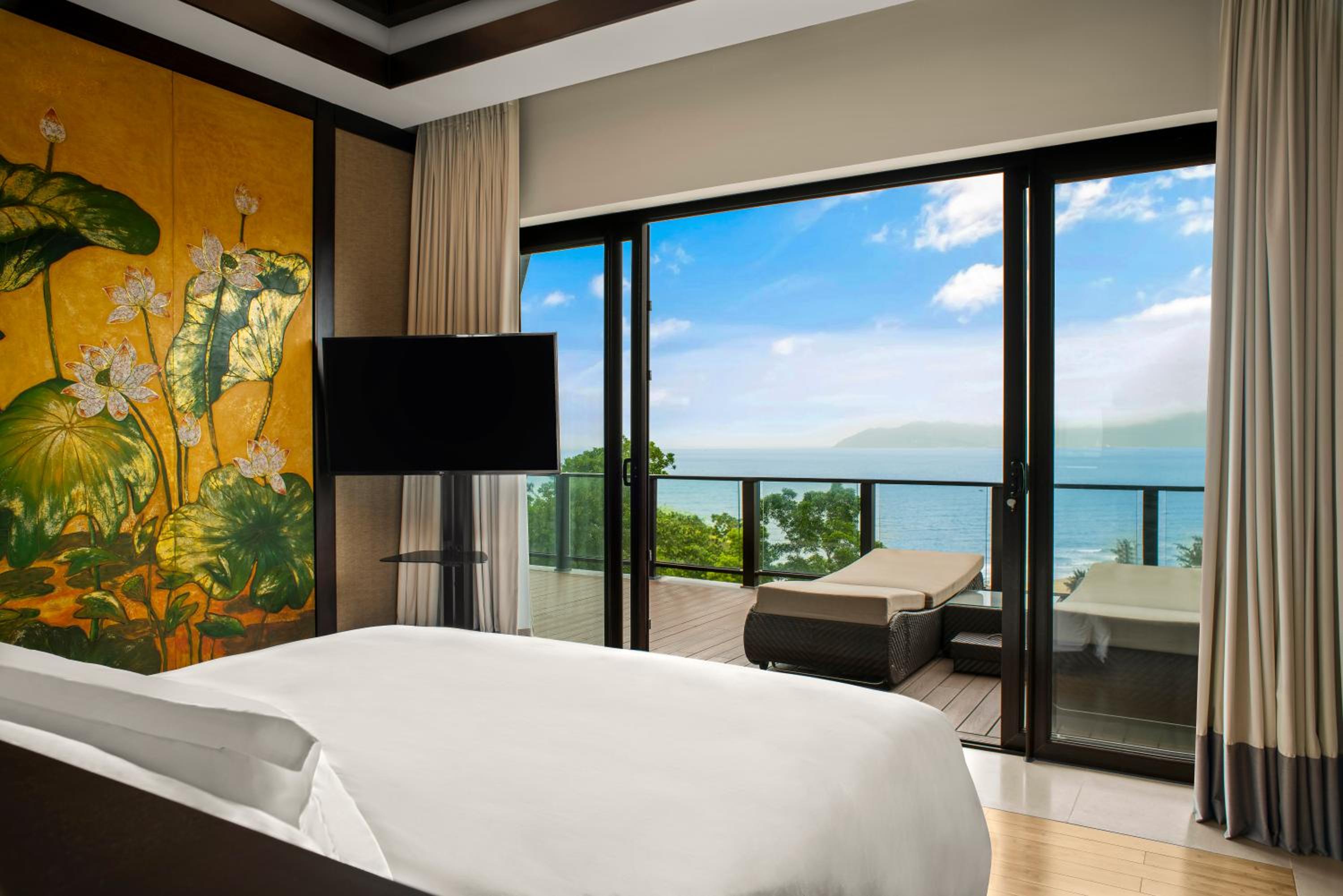 Three-bedroom Seaview Hillside Villa with Heated Pool - Photo 10