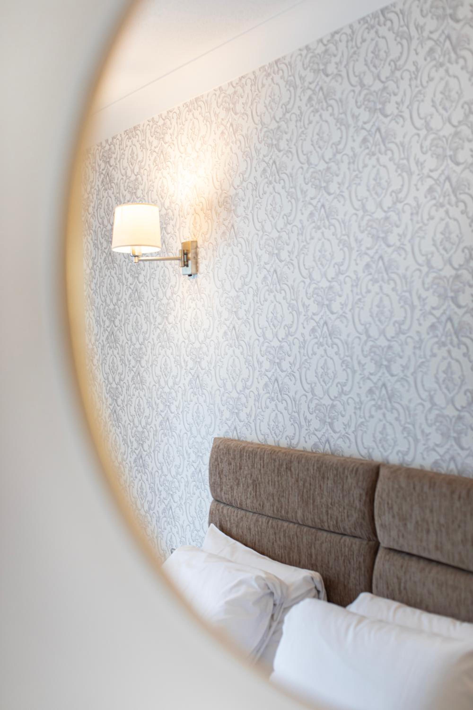 Twin Room with Street View - Photo 4