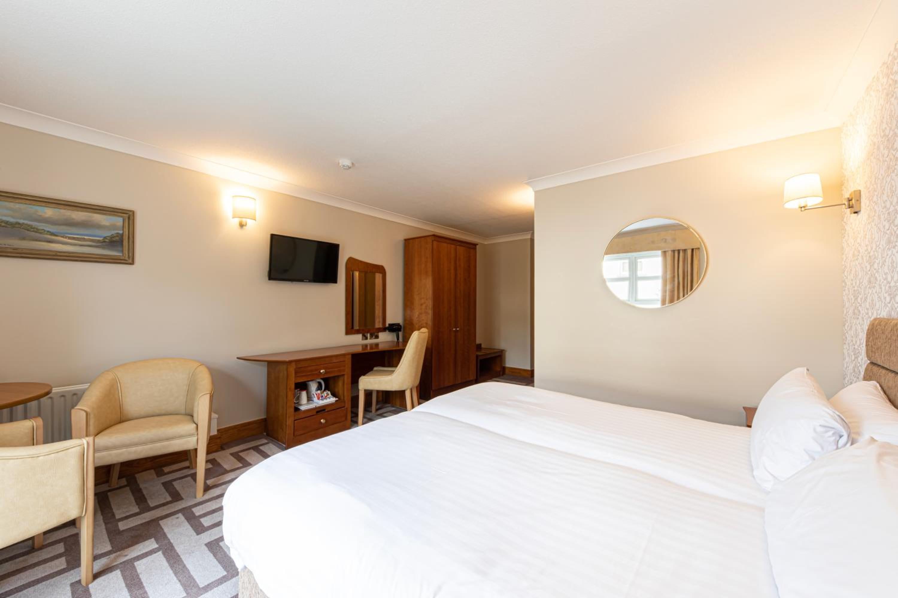 Twin Room with Street View - Photo 3