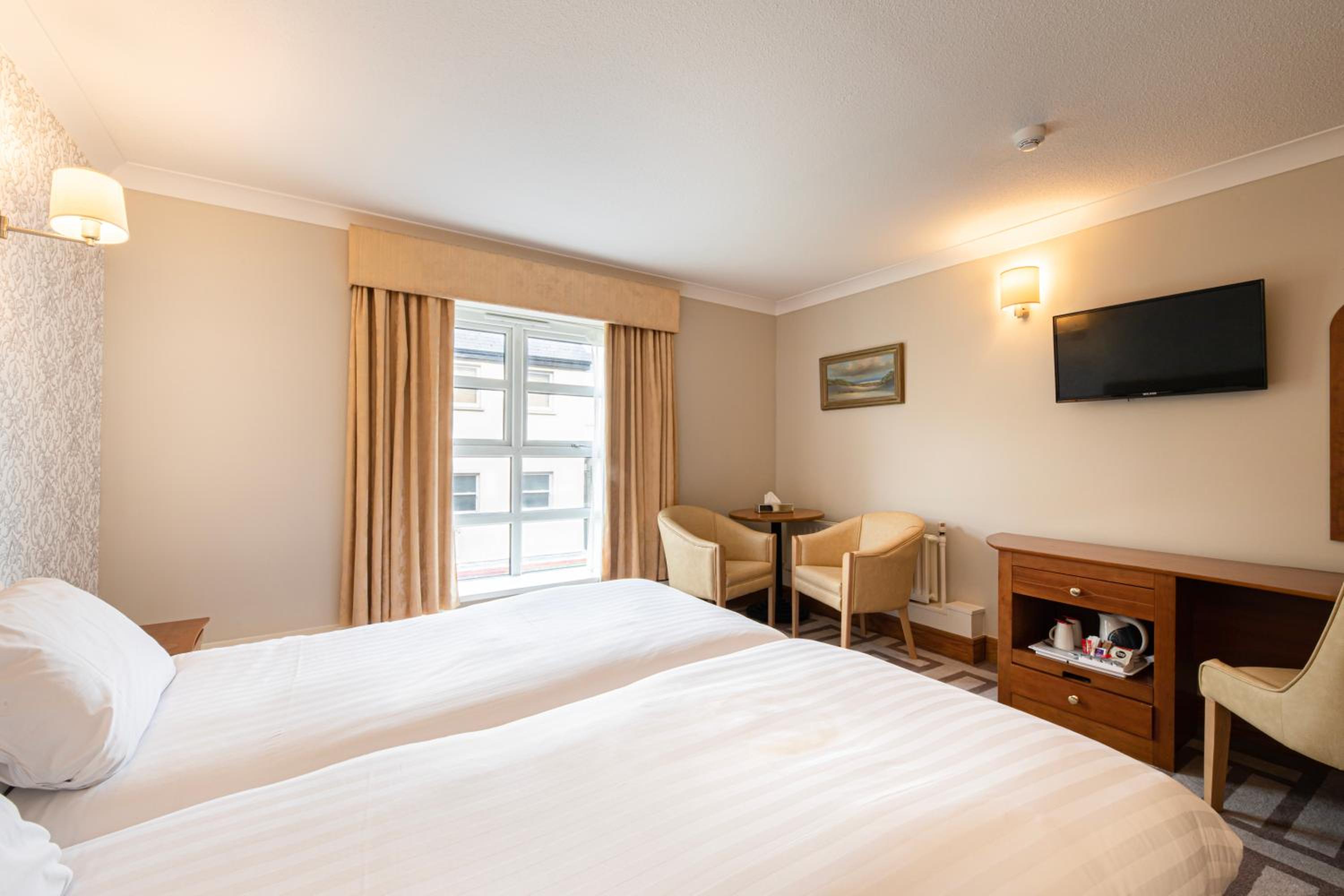 Twin Room with Street View - Photo 2