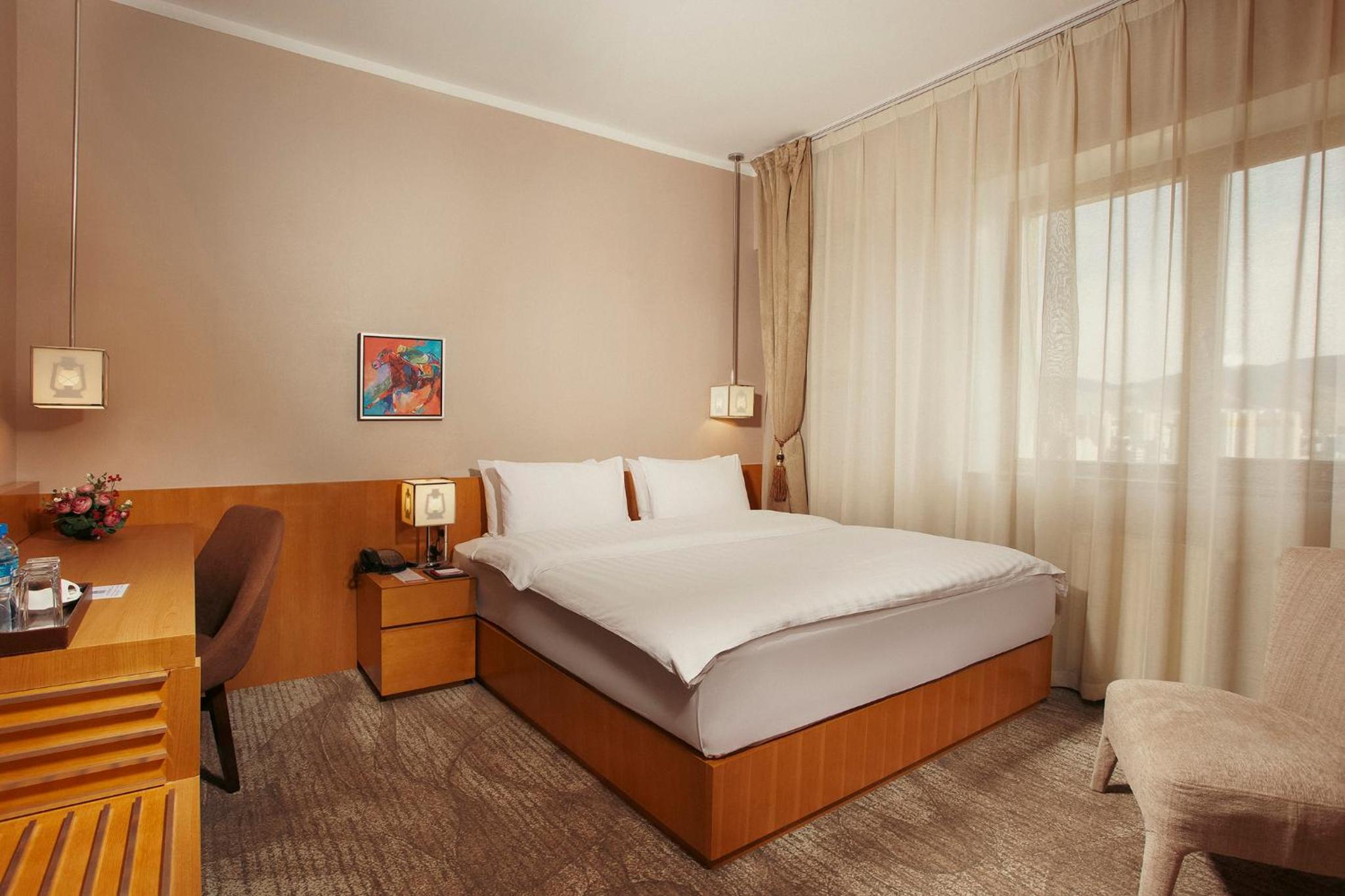 Deluxe Room with King Bed photo 3
