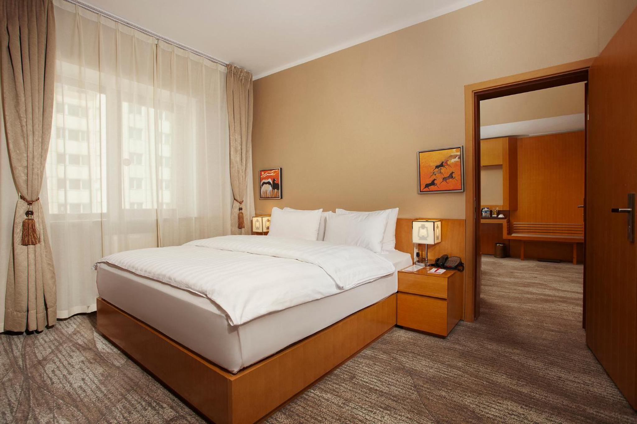 Executive Room with Two Twin Beds photo 3