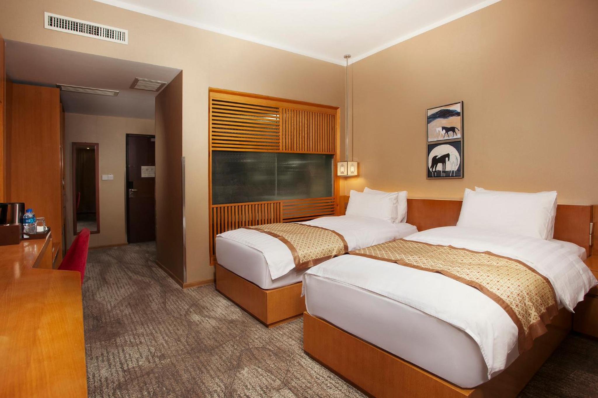Deluxe Room with Two Twin Beds photo 3