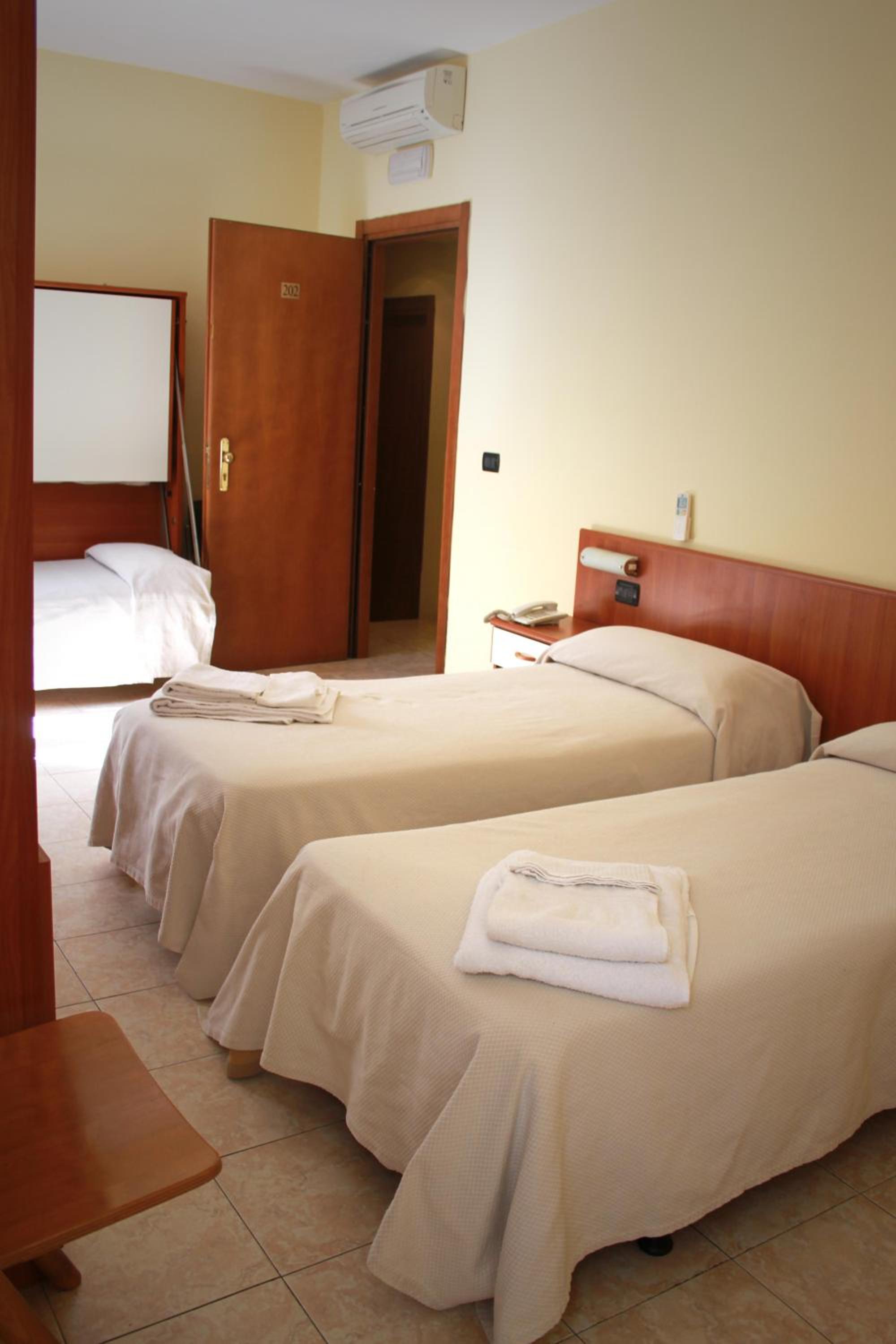 Triple Room - Photo 2