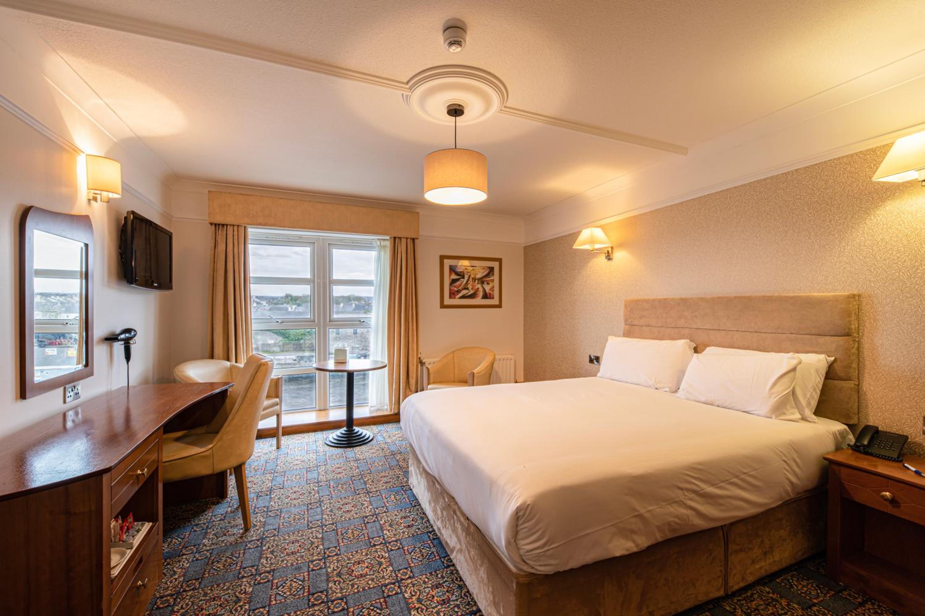 Double Room with River View - Photo 3