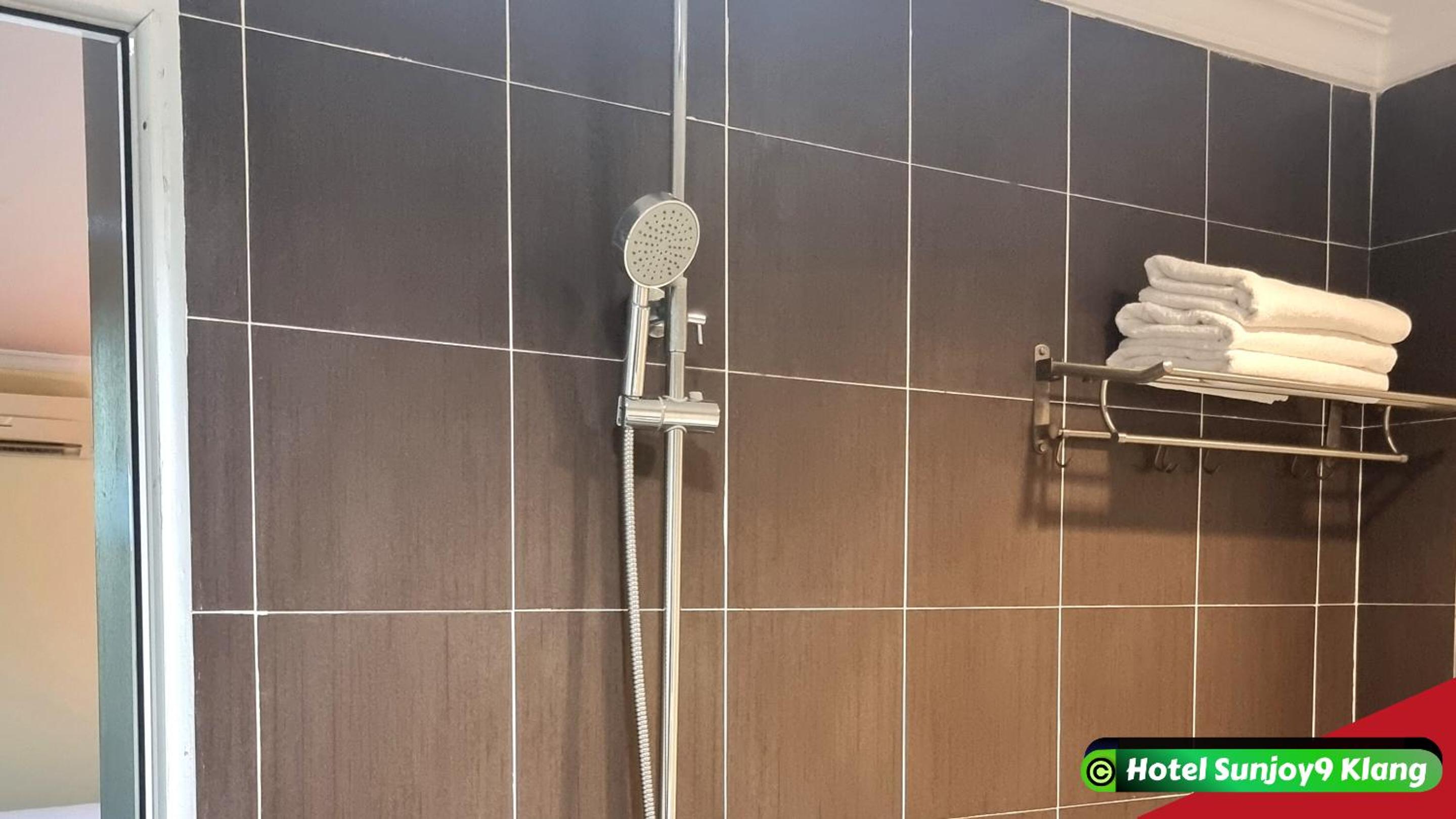 Premium Family-3 Suite with Jacuzzi Spa Bath - Photo 6