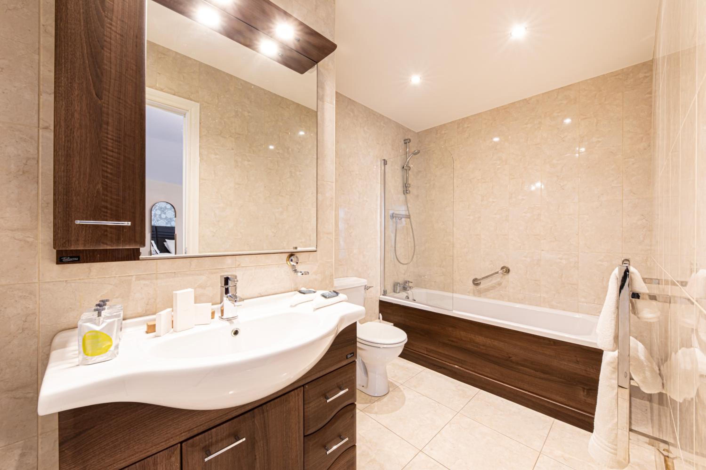 King Room with River View - Photo 3