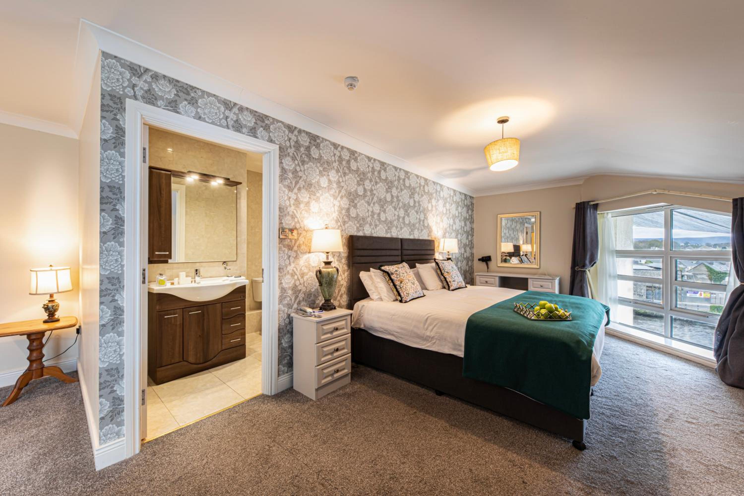King Room with River View - Photo 18