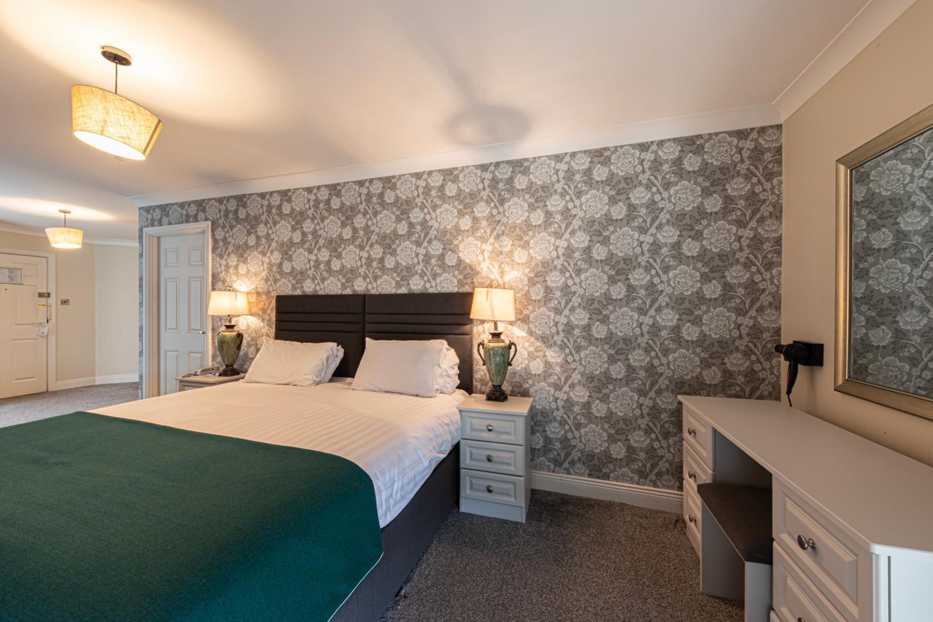 King Room with River View - Photo 9