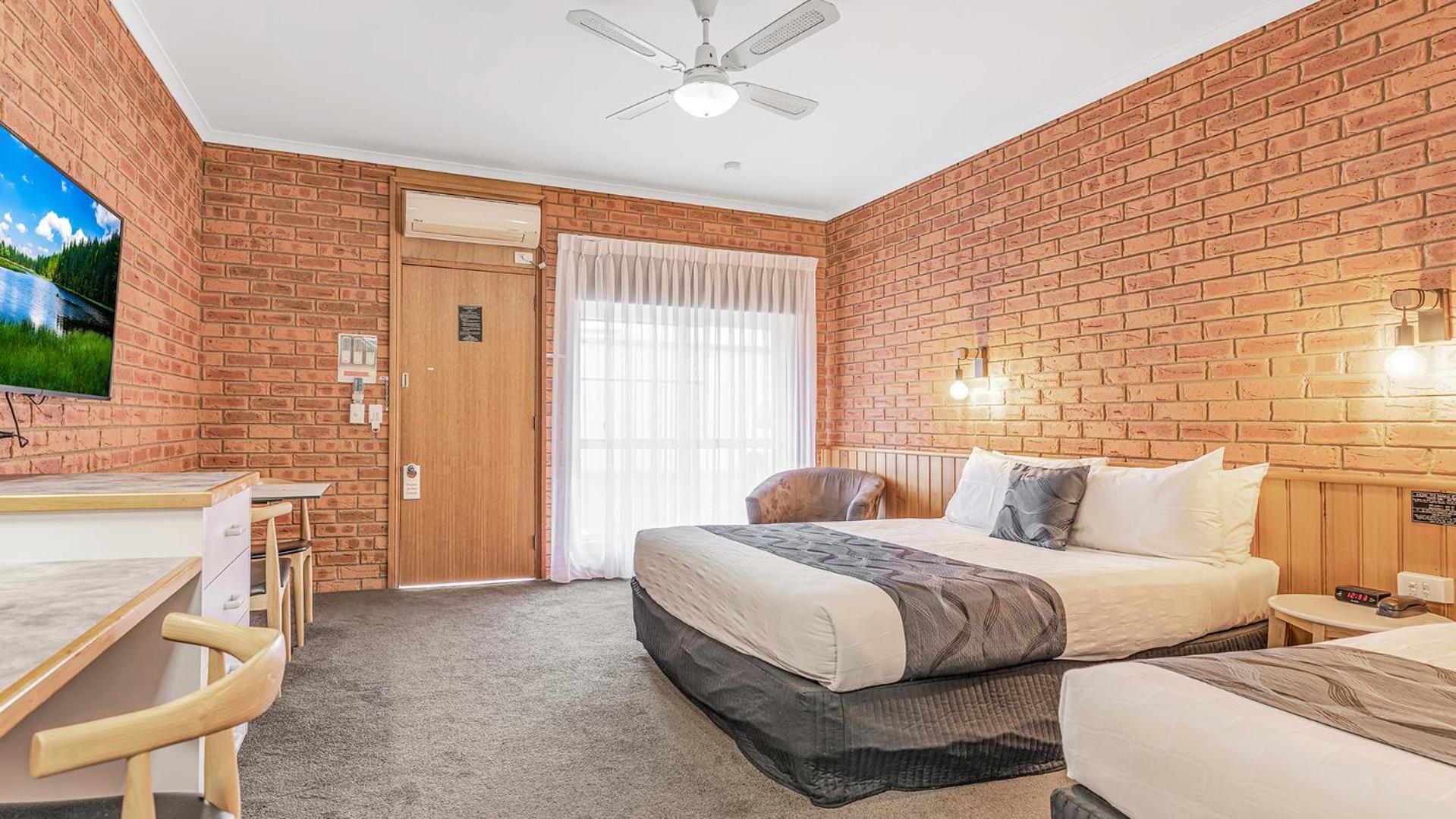 Deluxe Twin Room photo 3